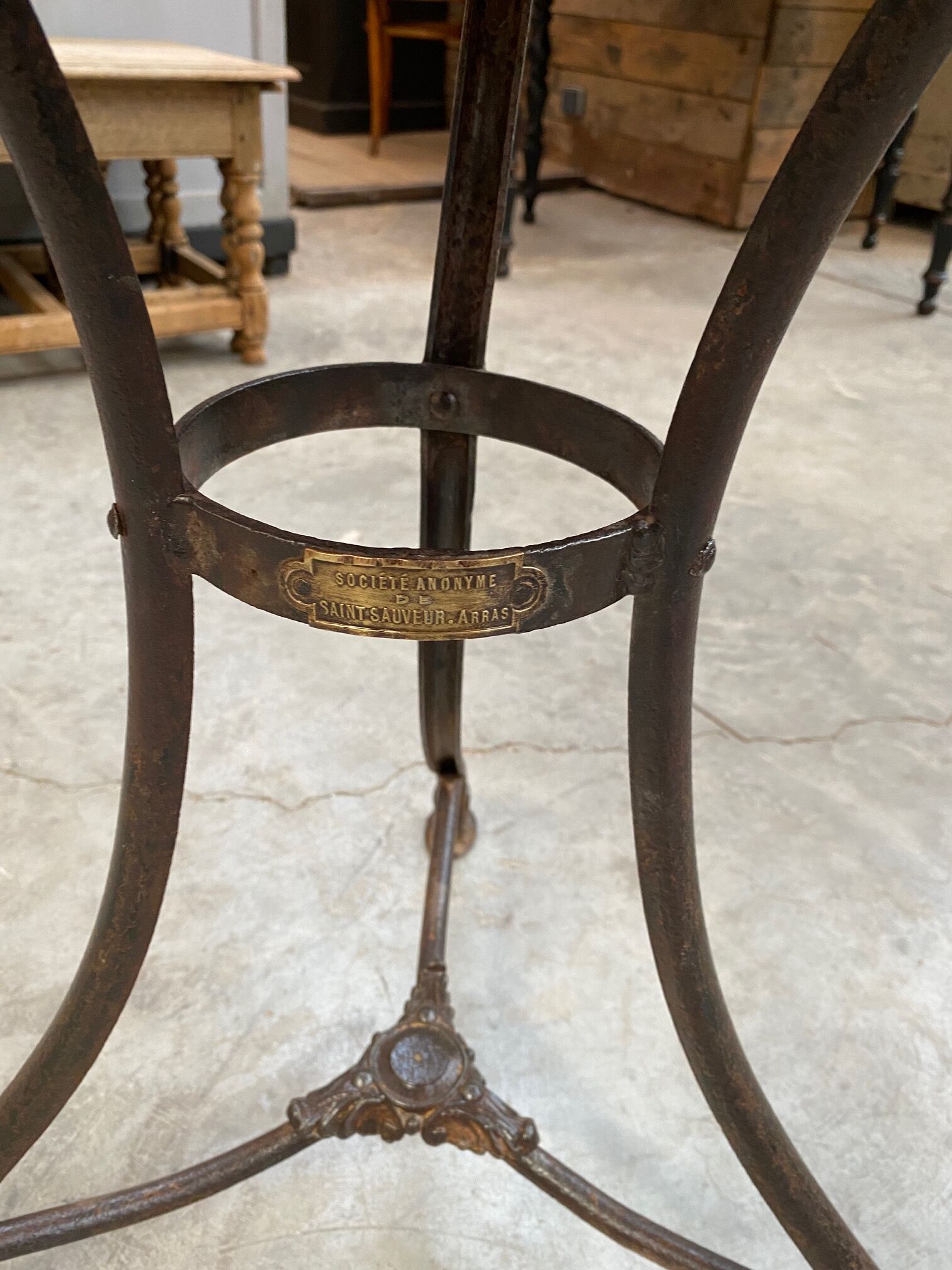 Old pedestal table Saint Sauveur Arras