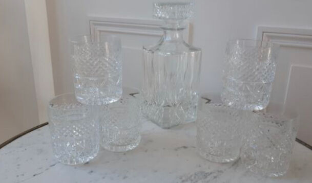 Carafe and whisky glasses set