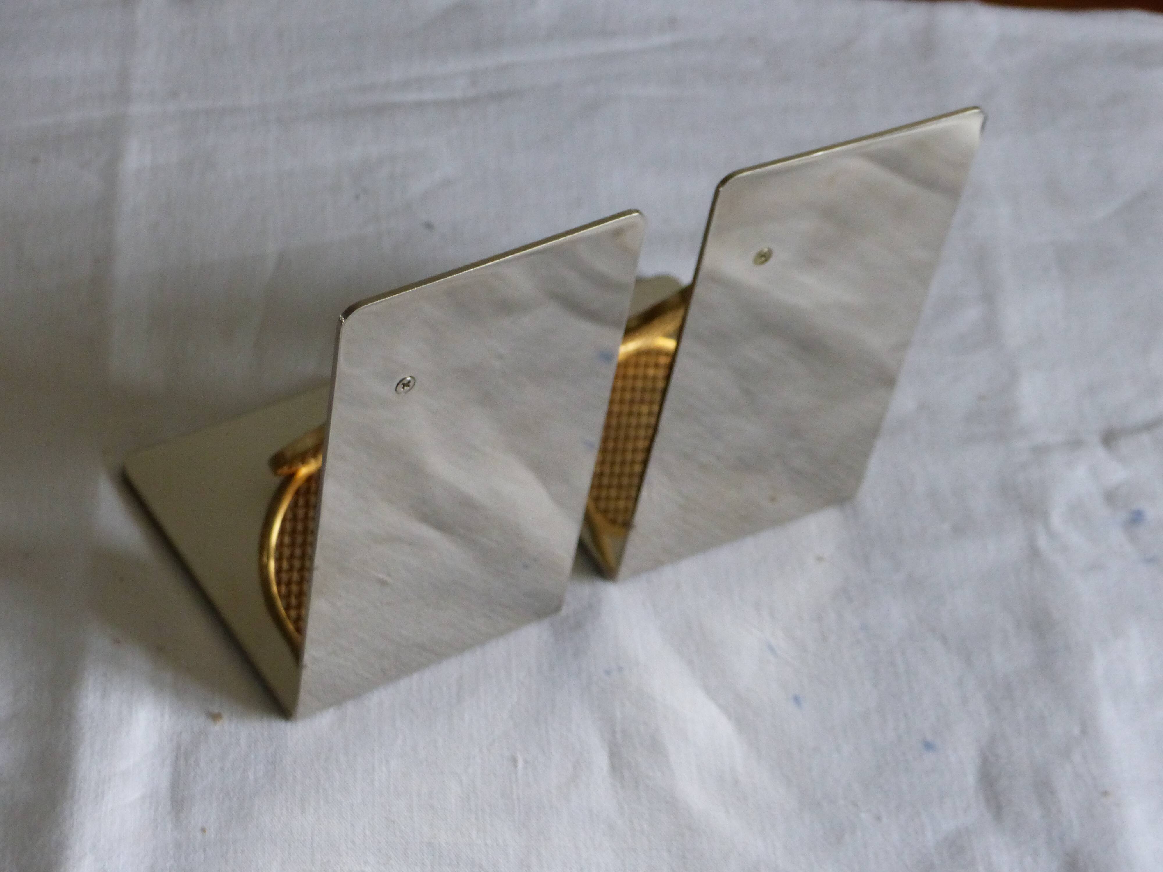Pair of bookends, tennis racket.