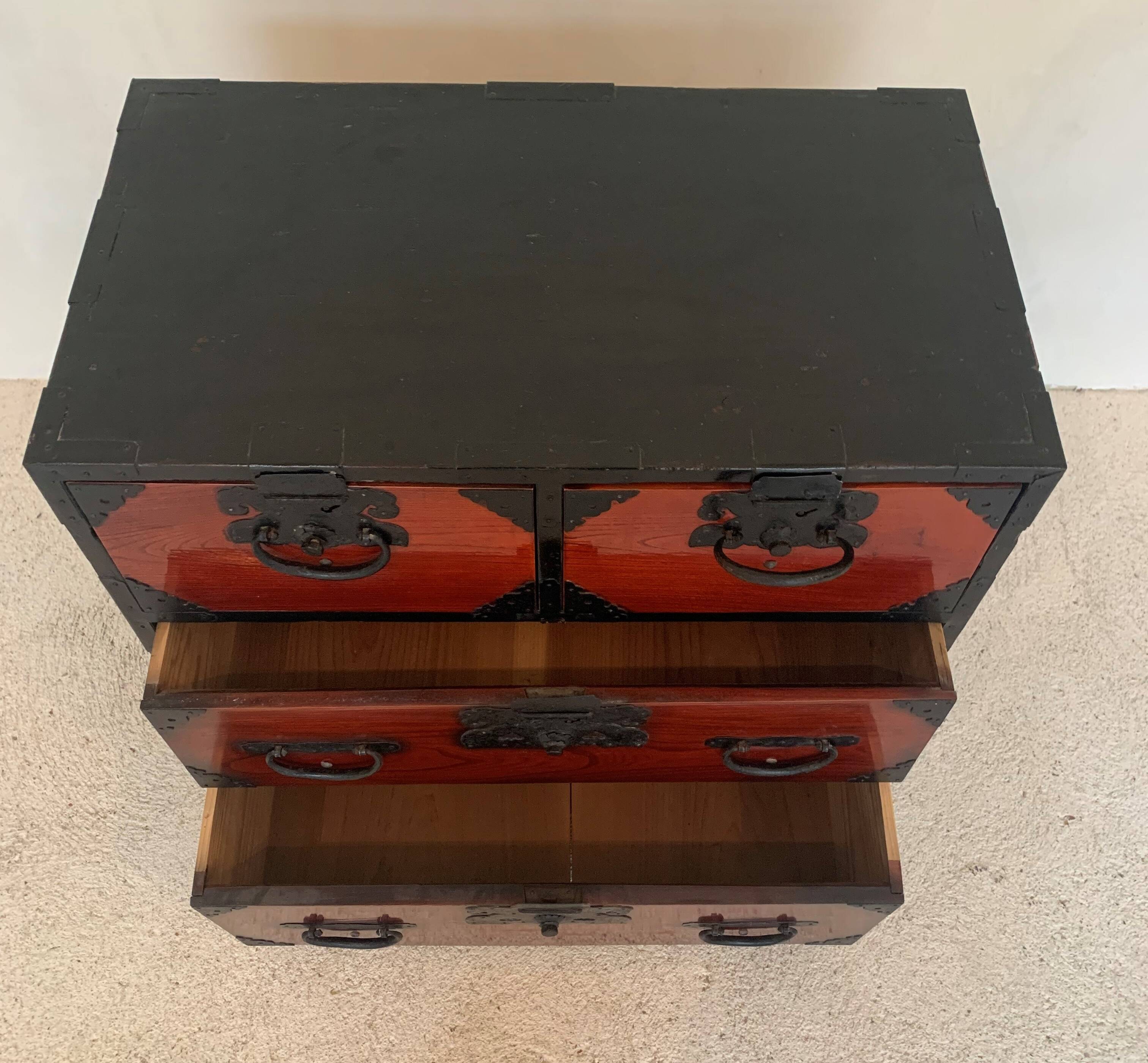 Japanese lacquered chest of drawers