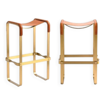Pair of backless bar stools, traveller style, in tobacco metal.