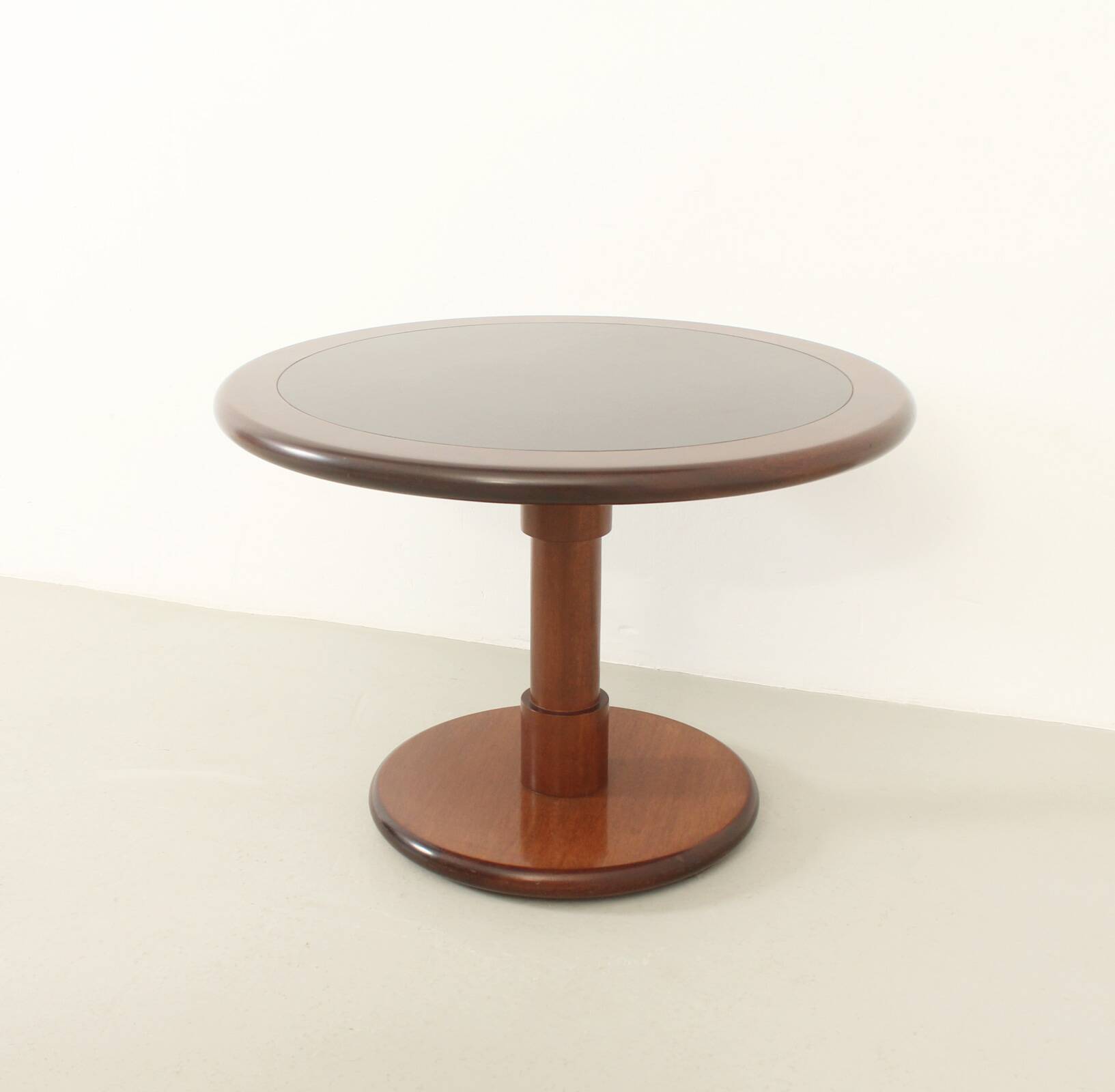 Pair of side tables by Federico Correa and Alfonso Milá, 1961