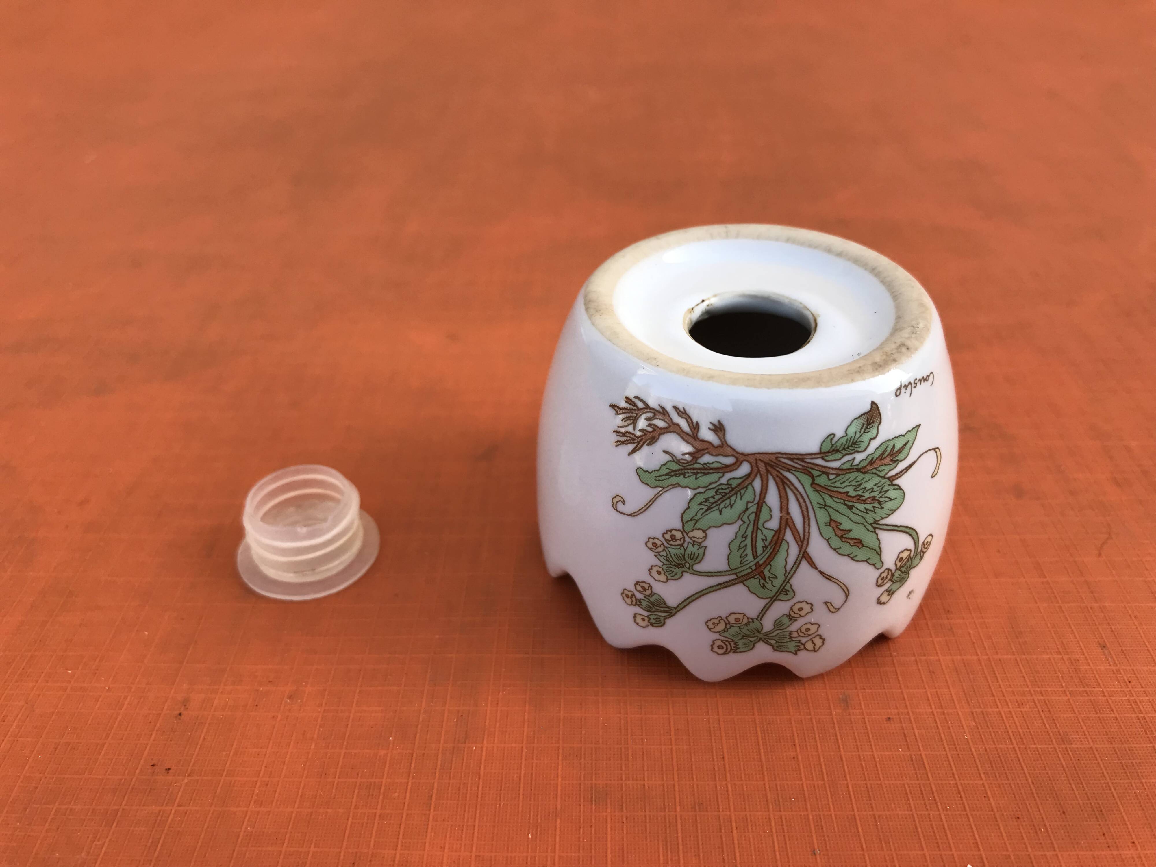 Salière / Poivrière  Céramique forme Oeuf  Décor Couslip (primevère)