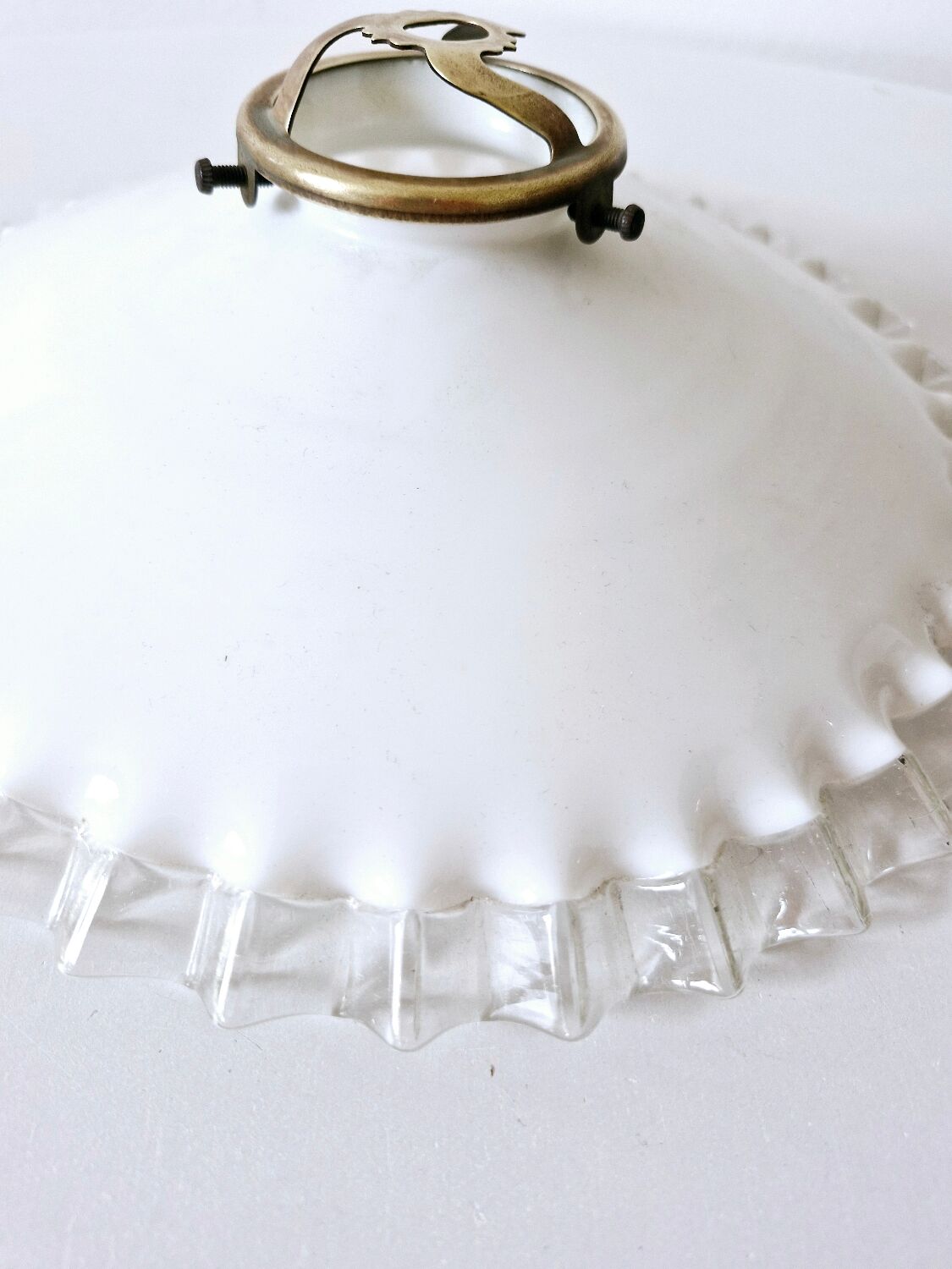 Suspension opaline laiton années 30 dentelle blanche