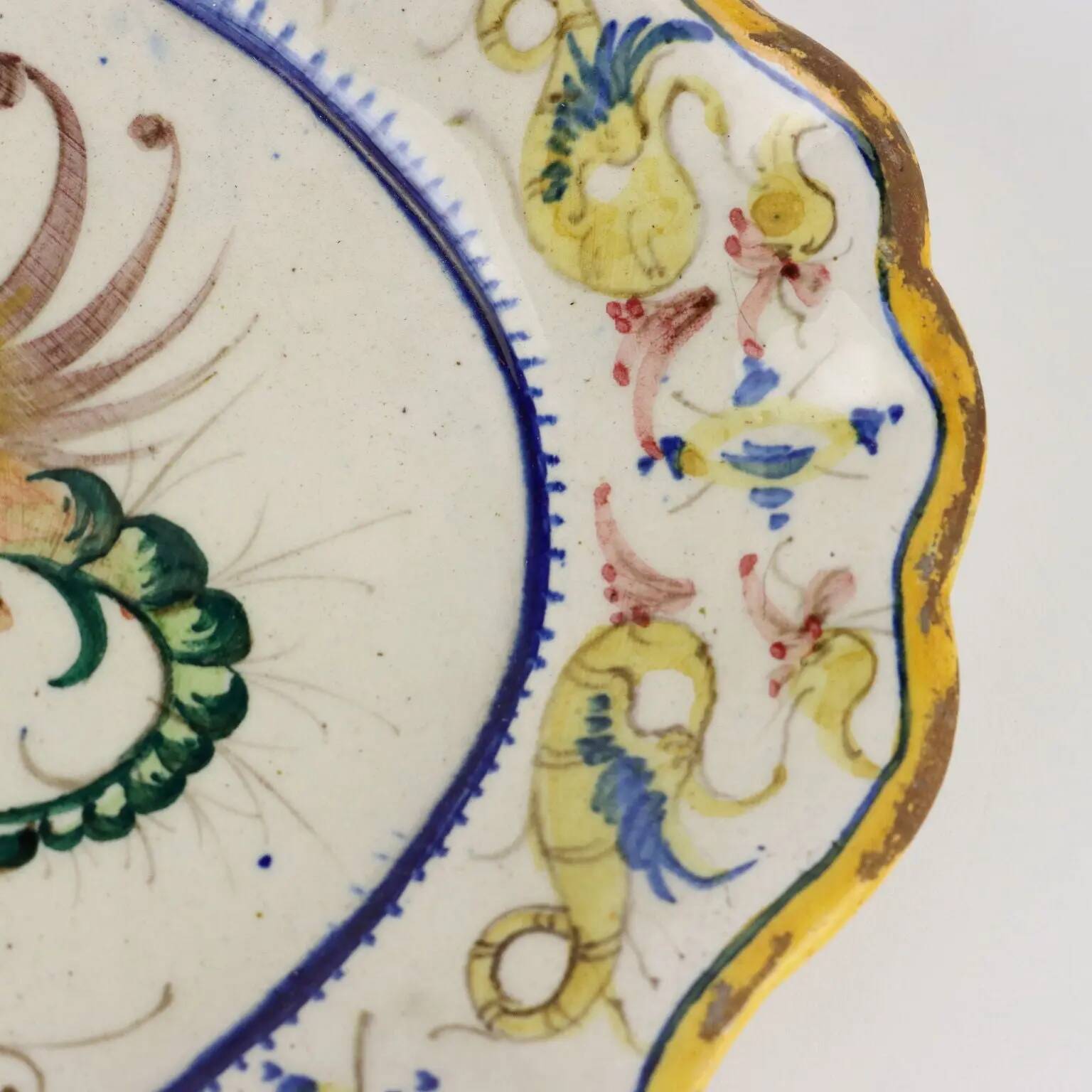 Ancient oval plate in majolica, Italy, late 19th century.