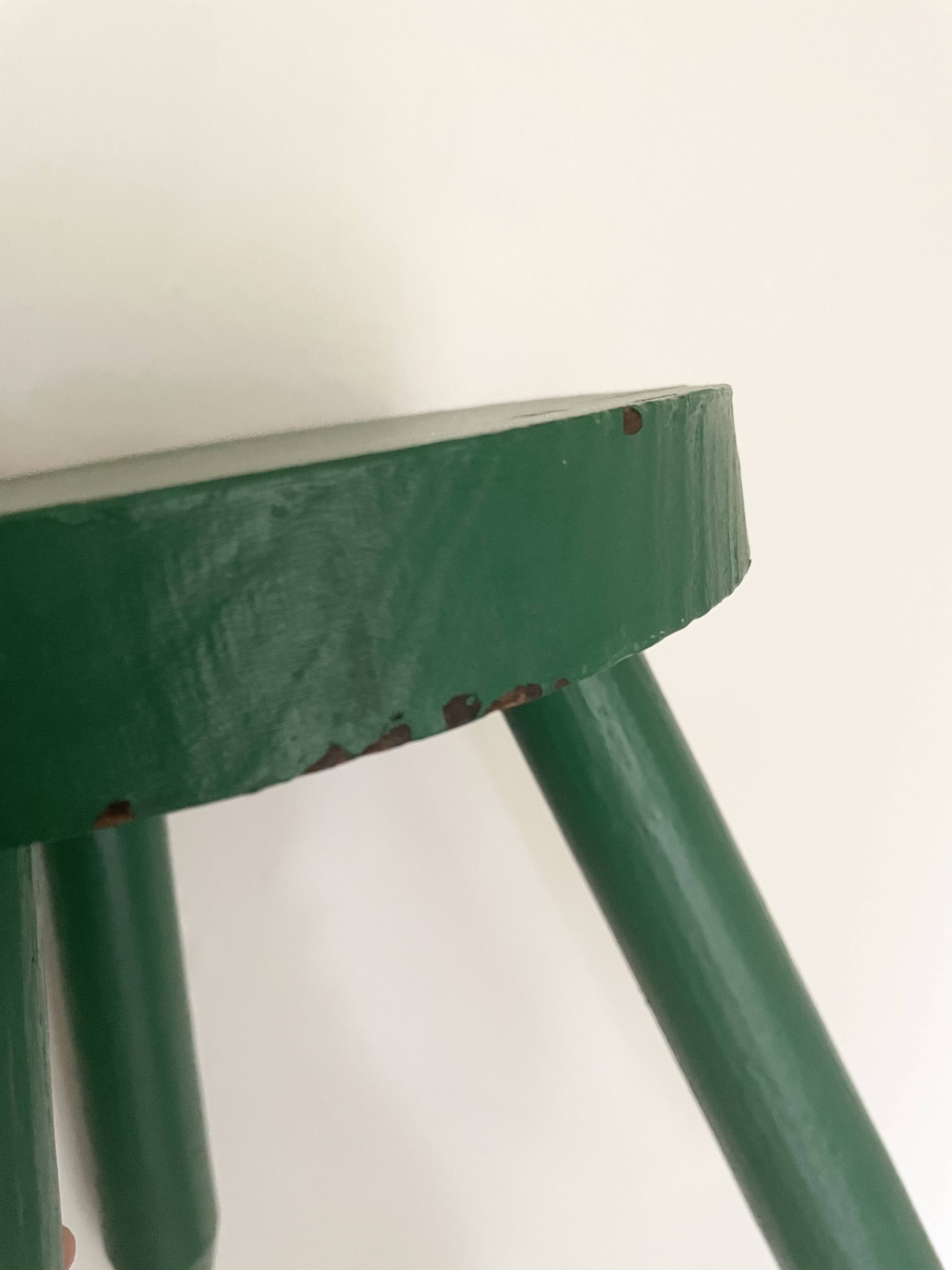Tabouret trépied peint