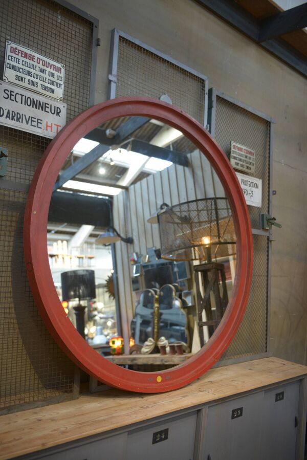 Grand miroir rond industriel en bois 1920