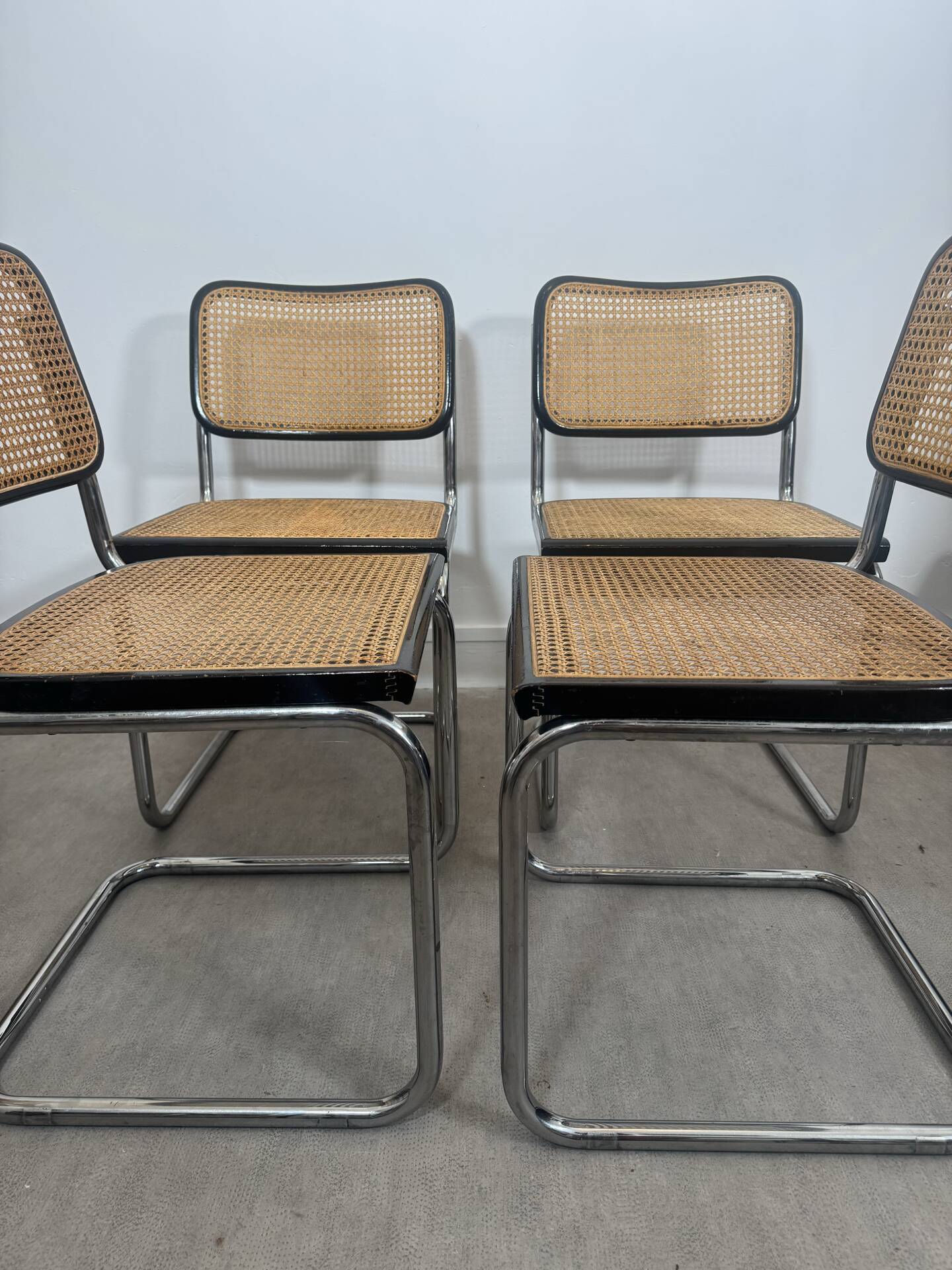 Lot de quatre chaises Marcel Breuer Cesca b32
