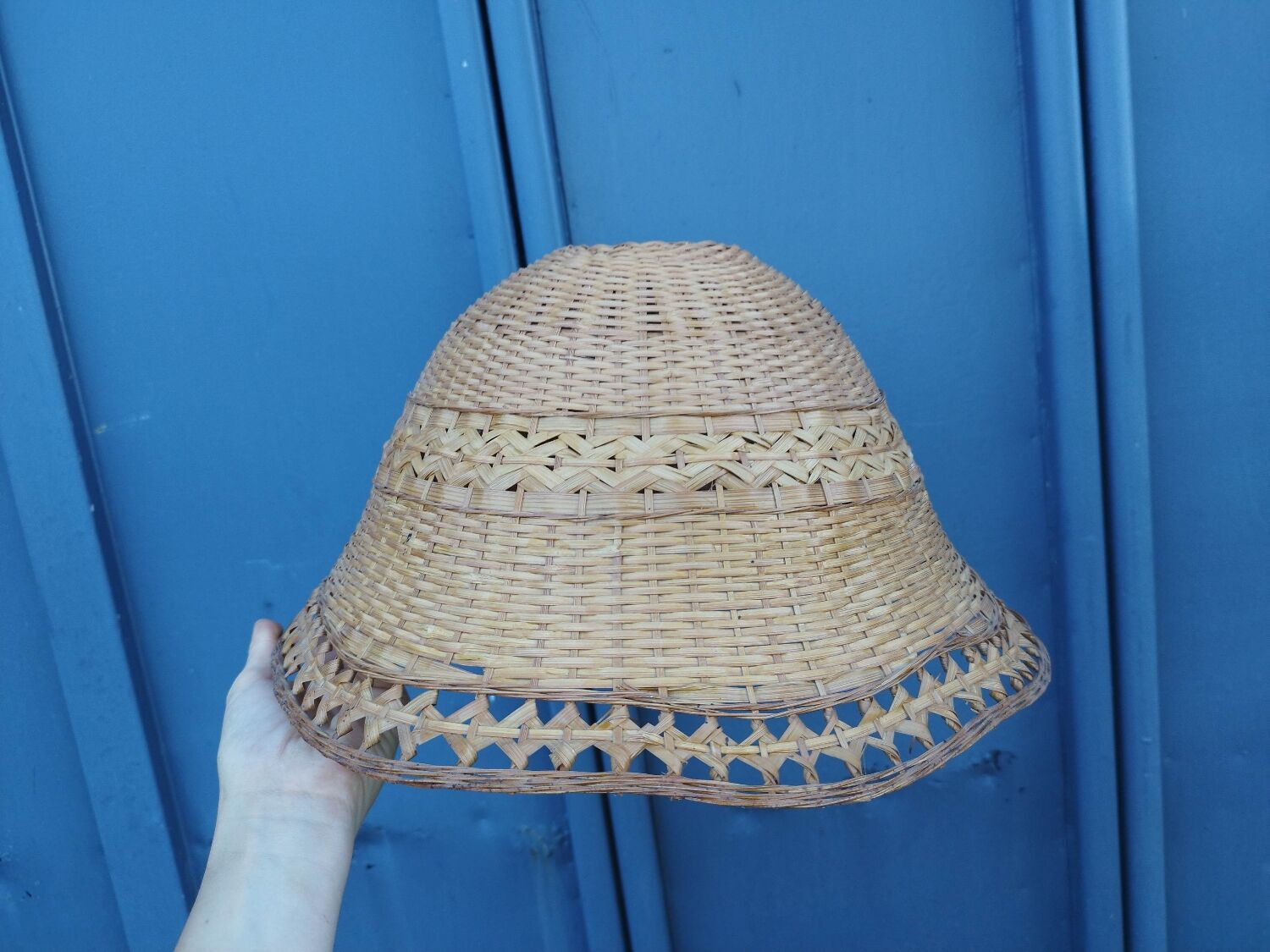 Wicker straw suspension