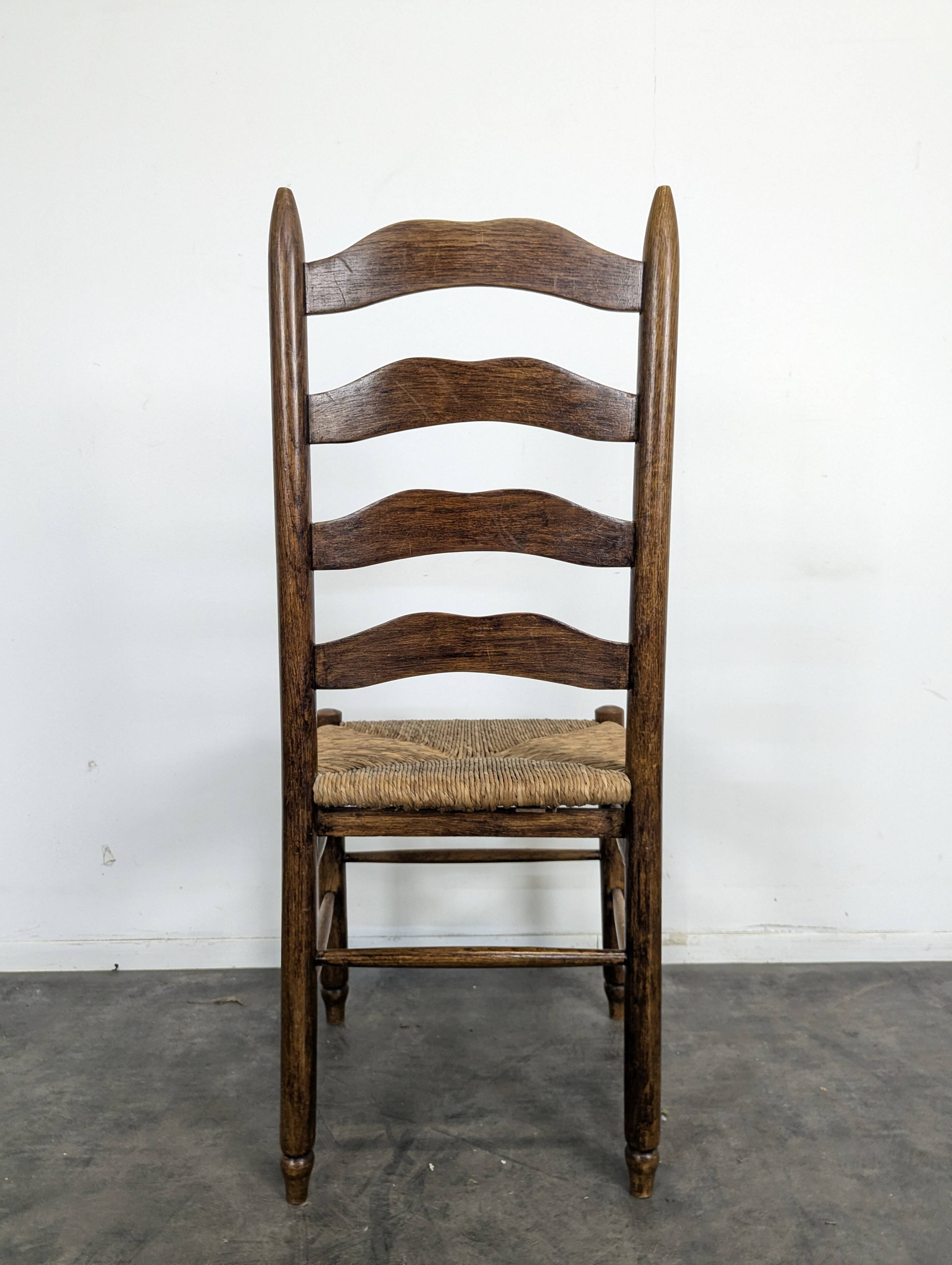Série de 10 chaises dans l'esprit de Charlotte Perriand