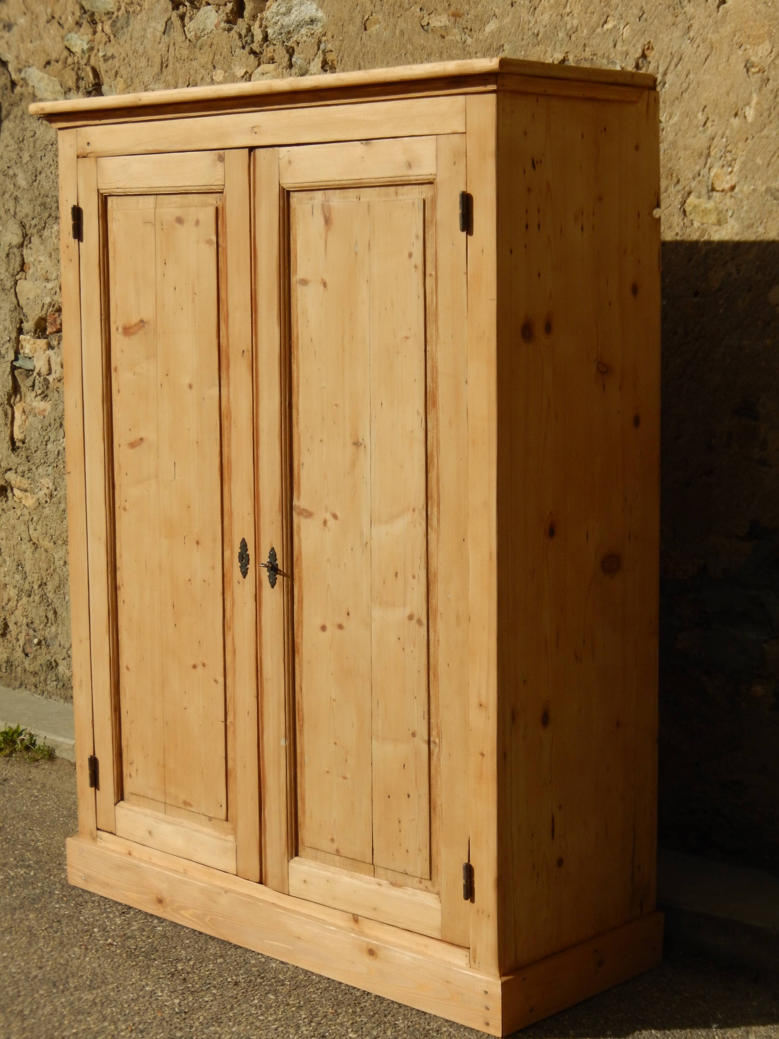 Superb rustic wardrobe / Parisian wardrobe in fir wood