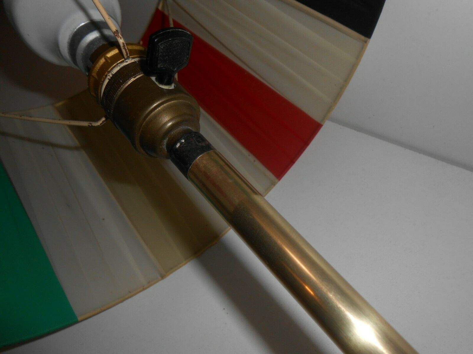 Vintage tripode lamppost