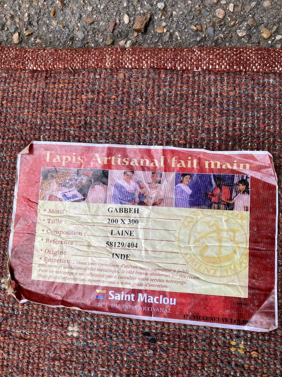 Handmade artisanal Persian Gabbeh rug in wool, India, 200x300cm.