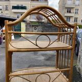 Meuble en rotin pour véranda.