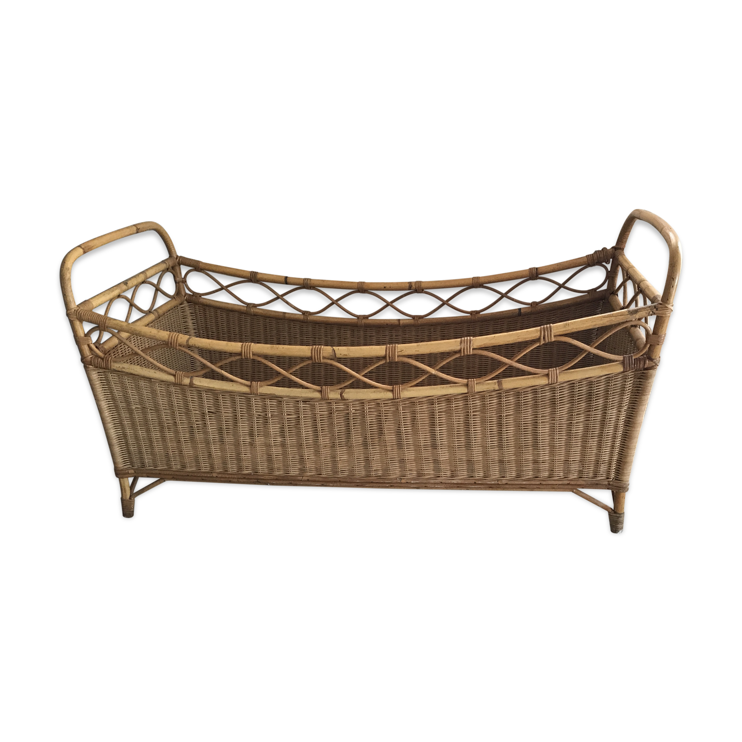 Baby rattan bed
