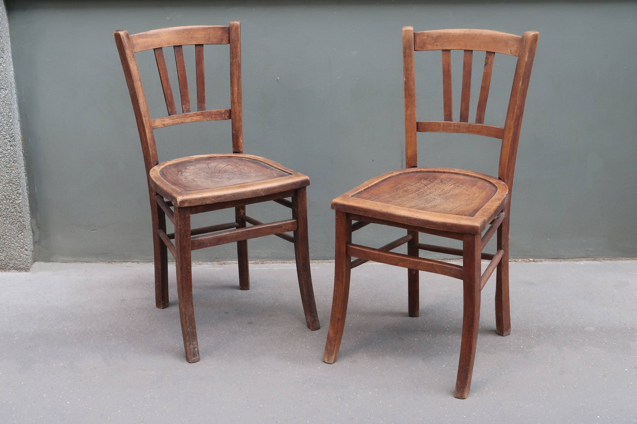 Paire de chaises de bistrot 1900