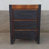 Petite commode en bois coloré et tiroirs en métal