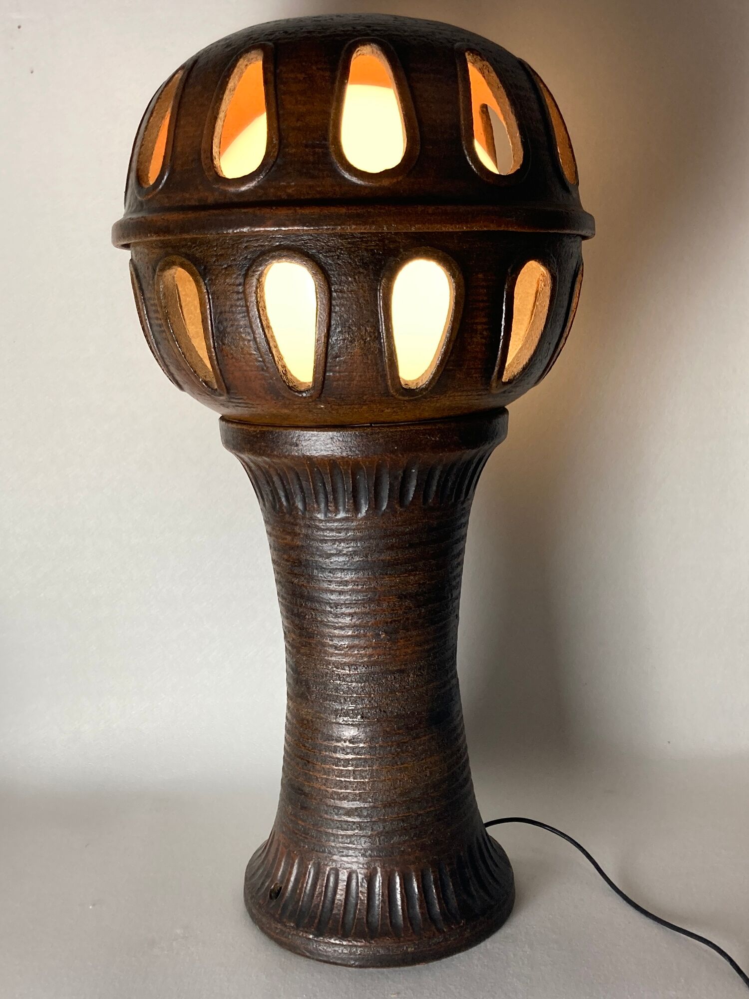 Lampadaire champignon brutaliste en céramique 100 cm, années 1960