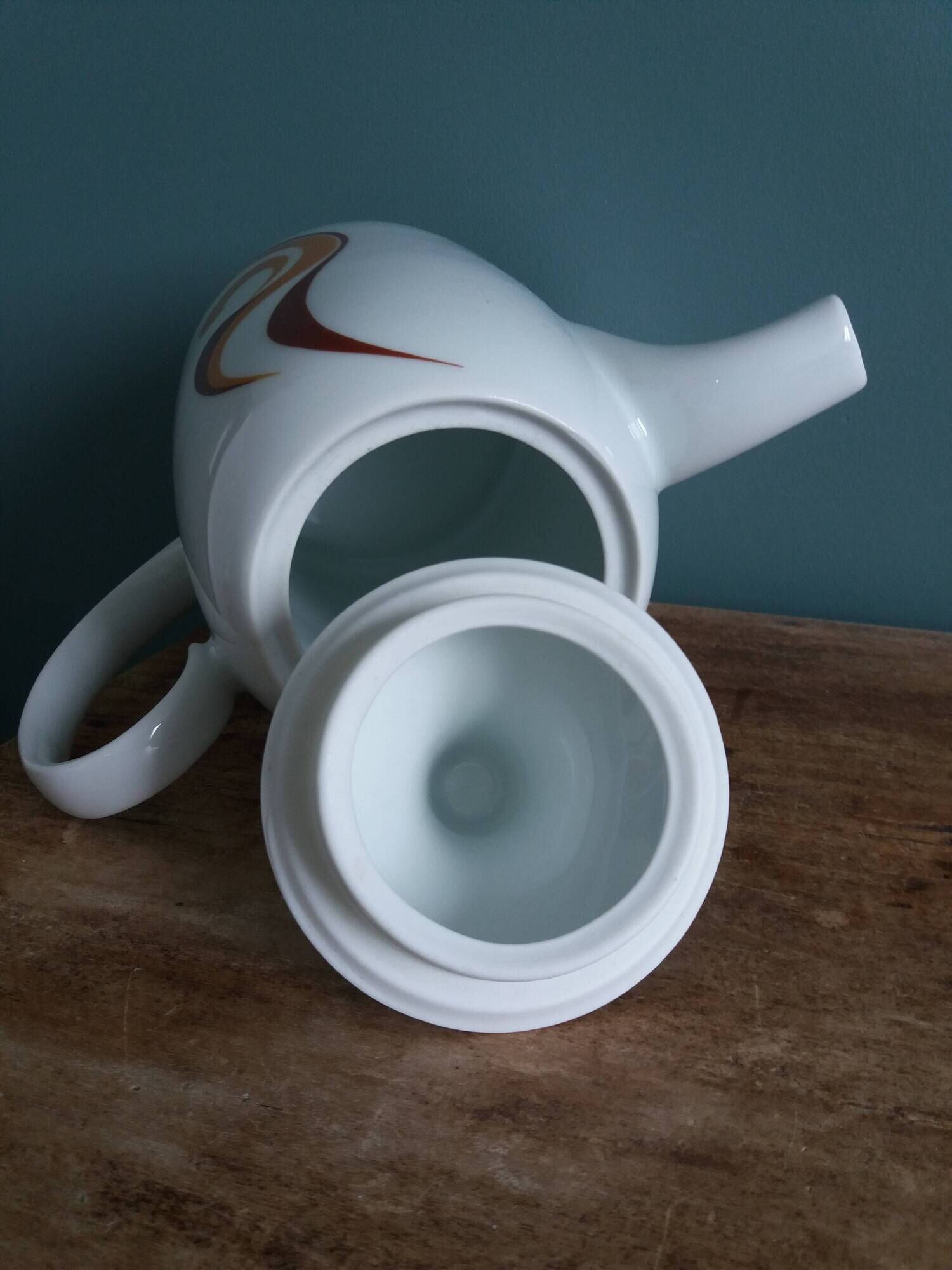 Coffee pot, teapot, porcelain, Italy, 70s, space age