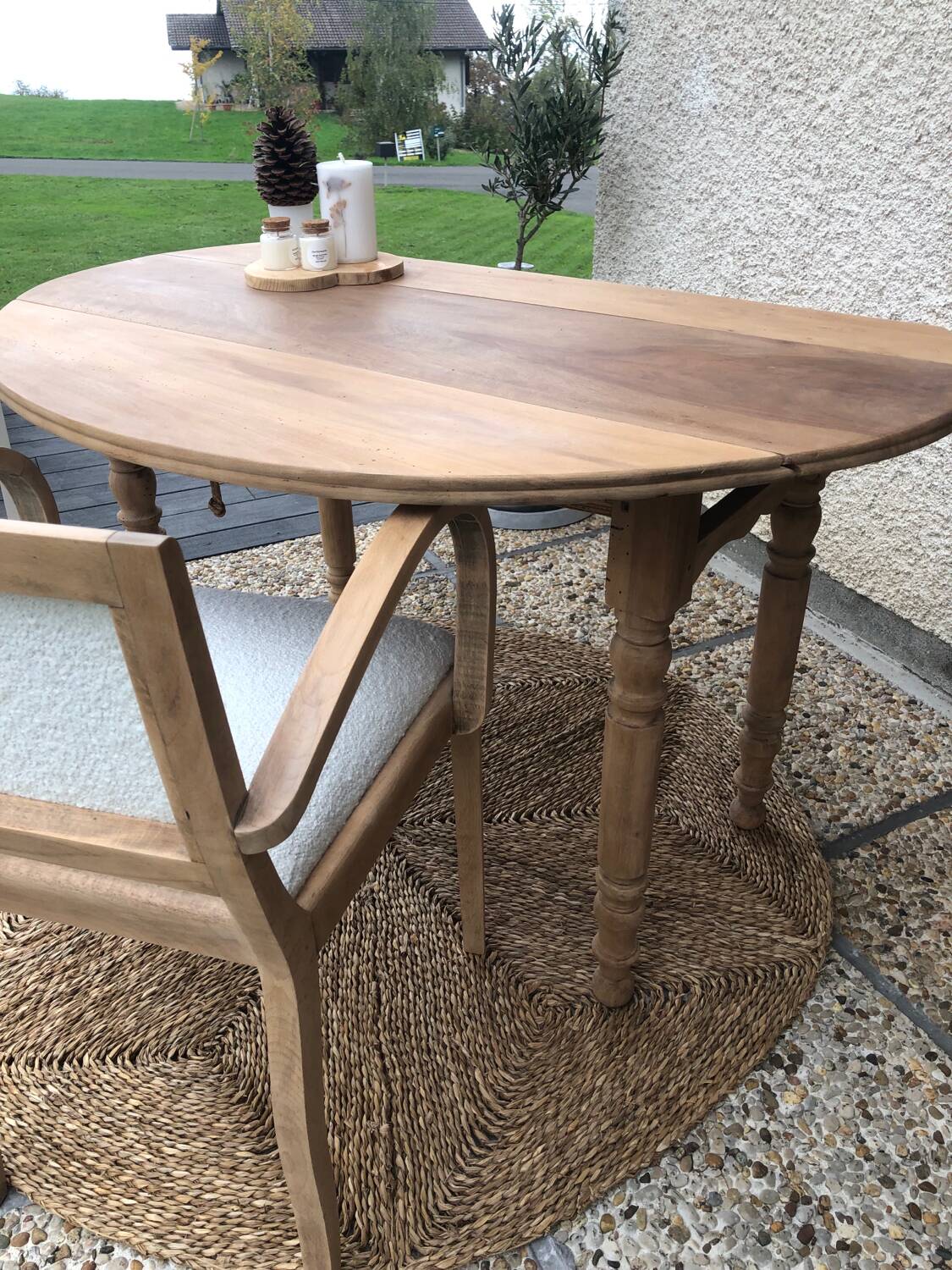Oval farmhouse table