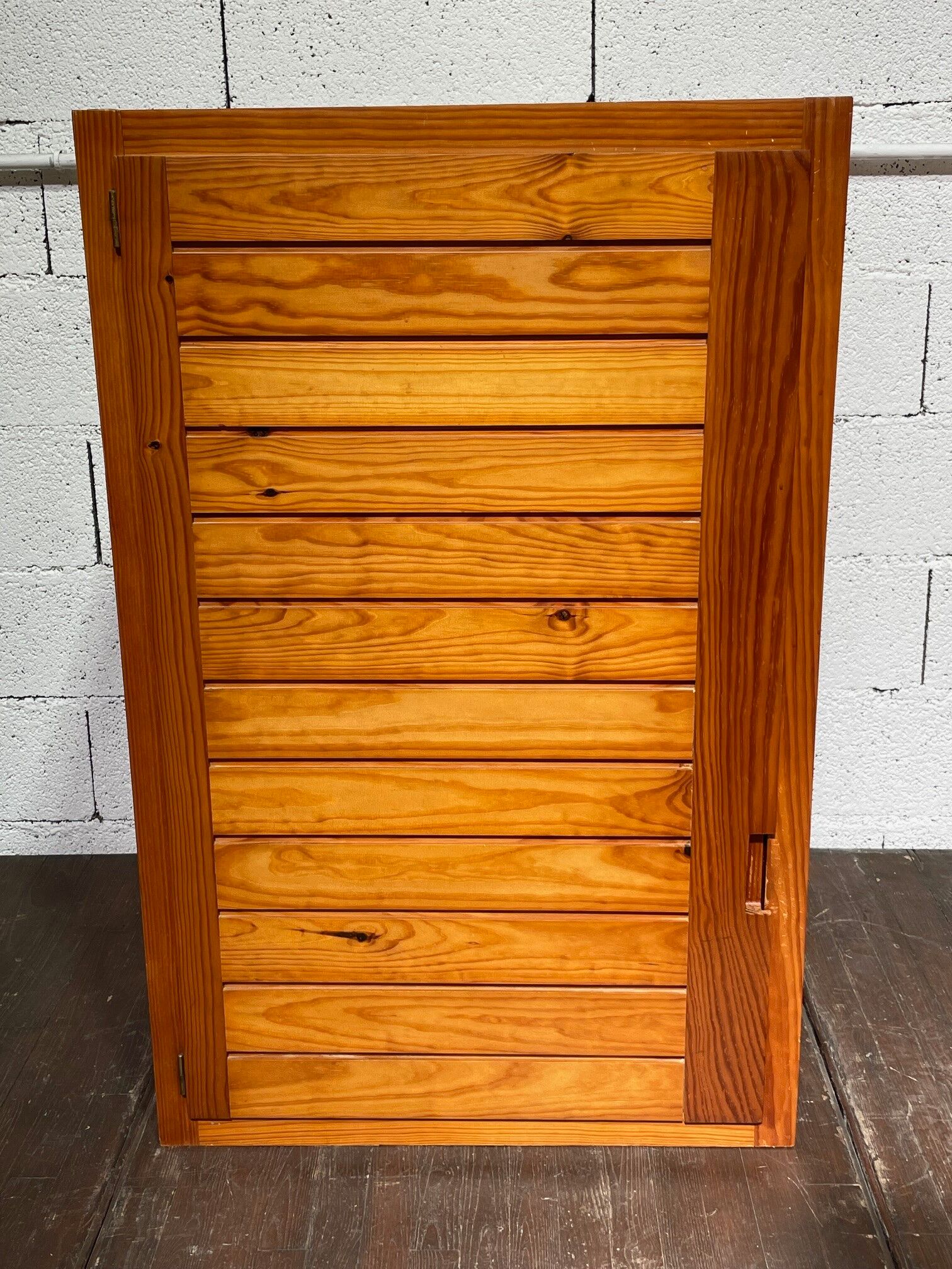 Meuble de rangement en pin par Pierre Gautier Delaye vintage années 1950