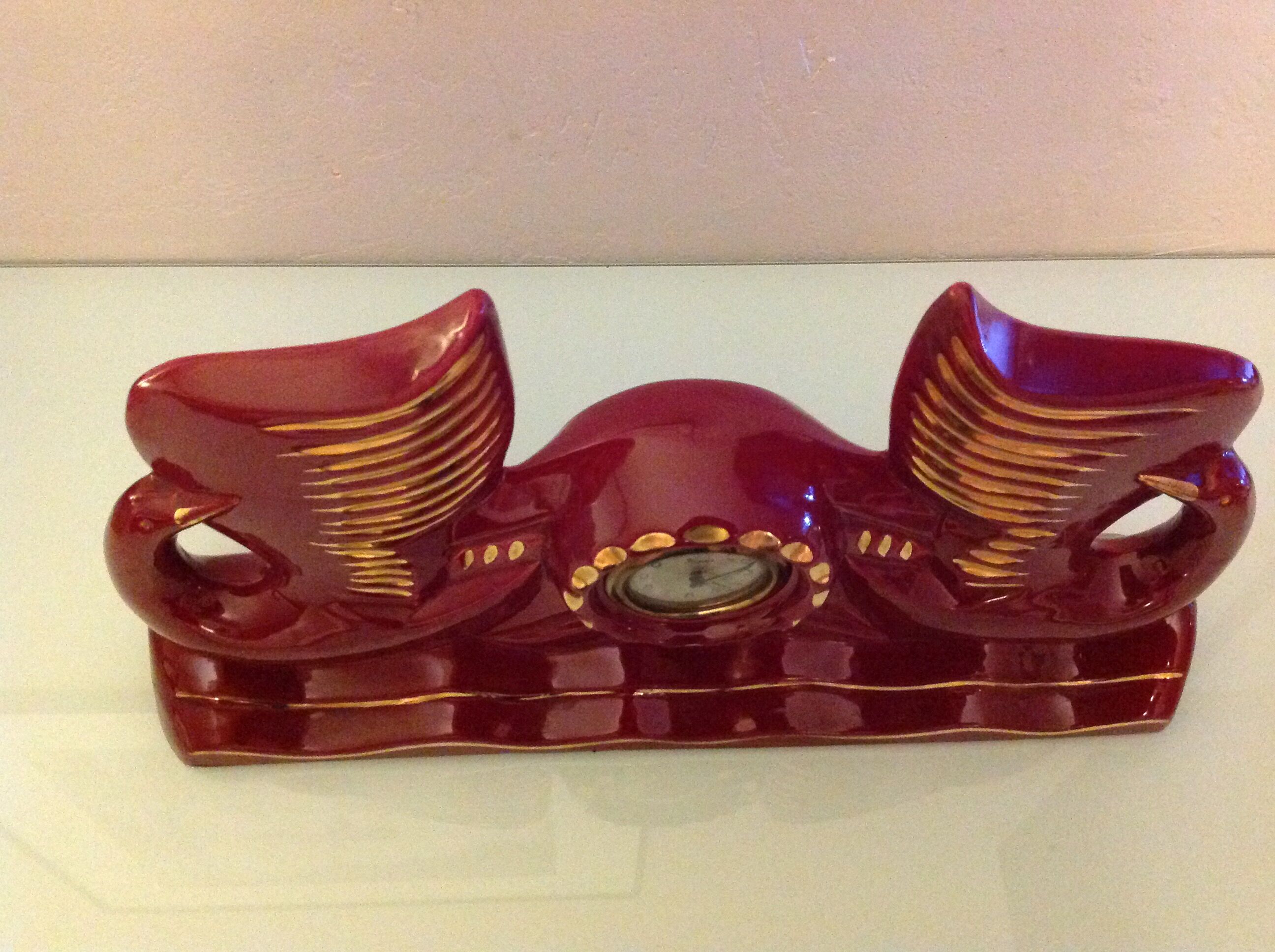 Scout clock in red ceramic bordeaux art deco style