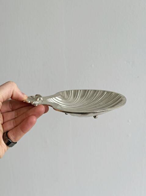 Metal shell catchall