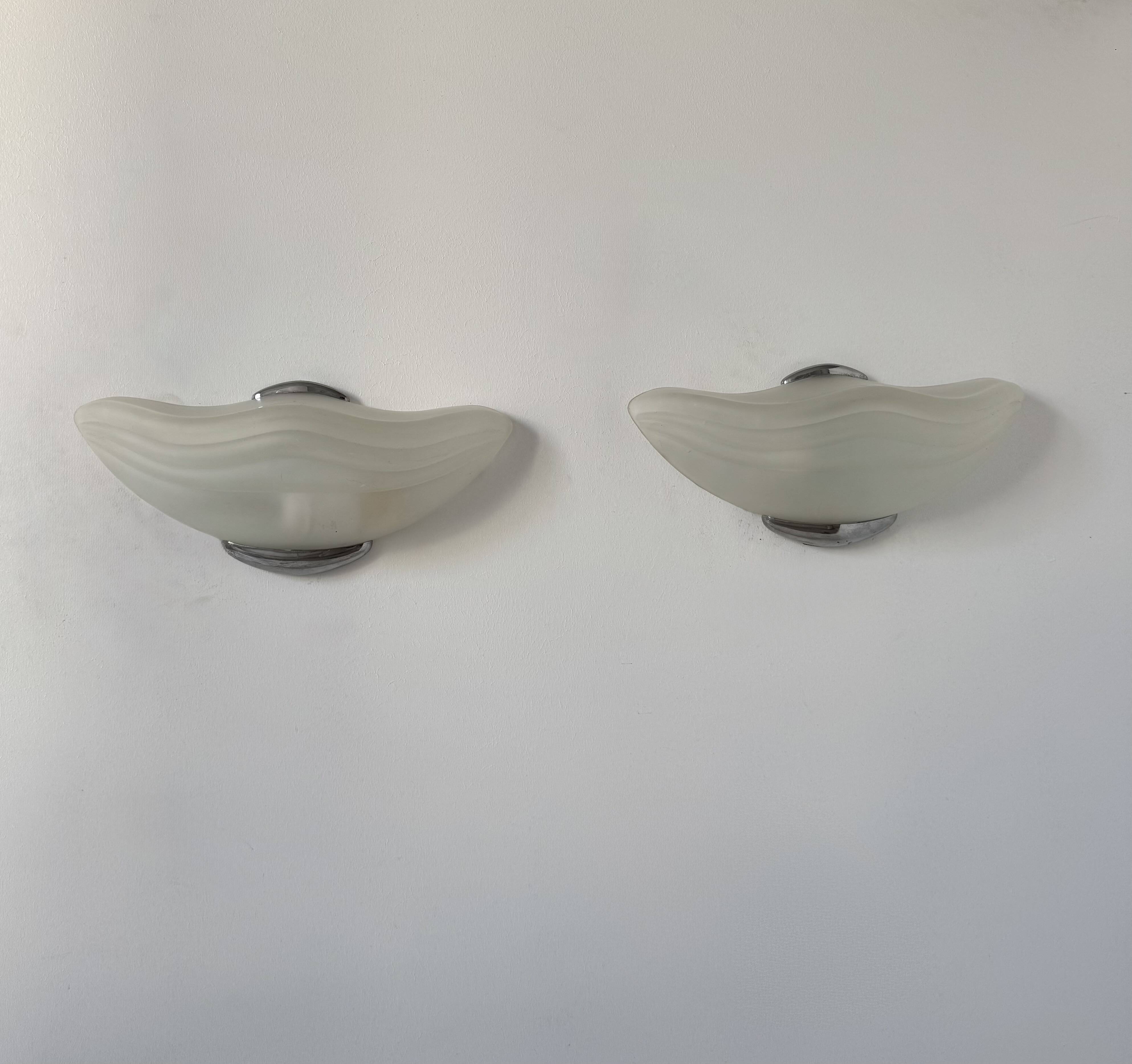 Paire d'appliques en chrome et verre sablé, Italie, 1970