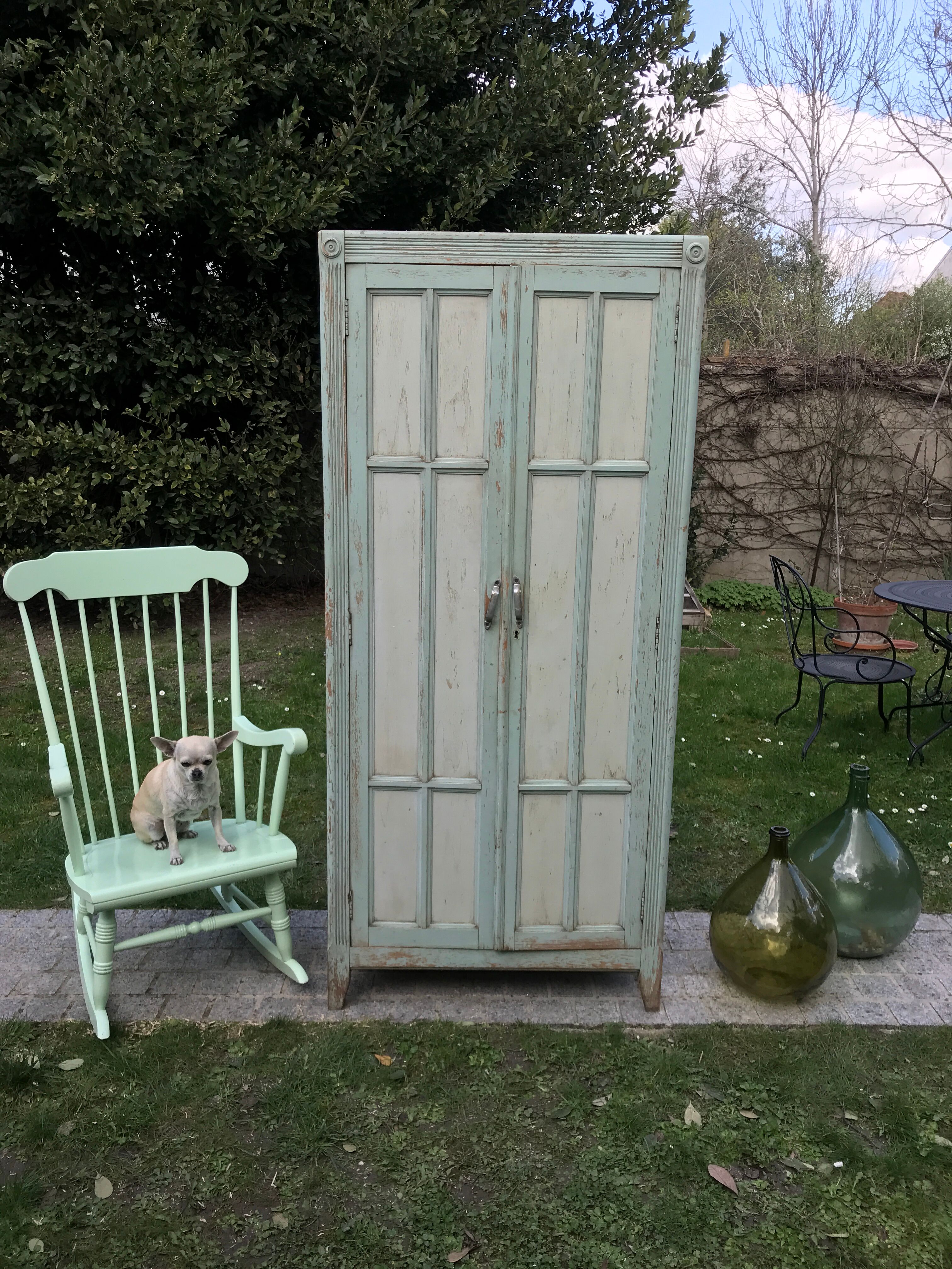 Armoire parisienne verte à panneaux vintage 1940/1950