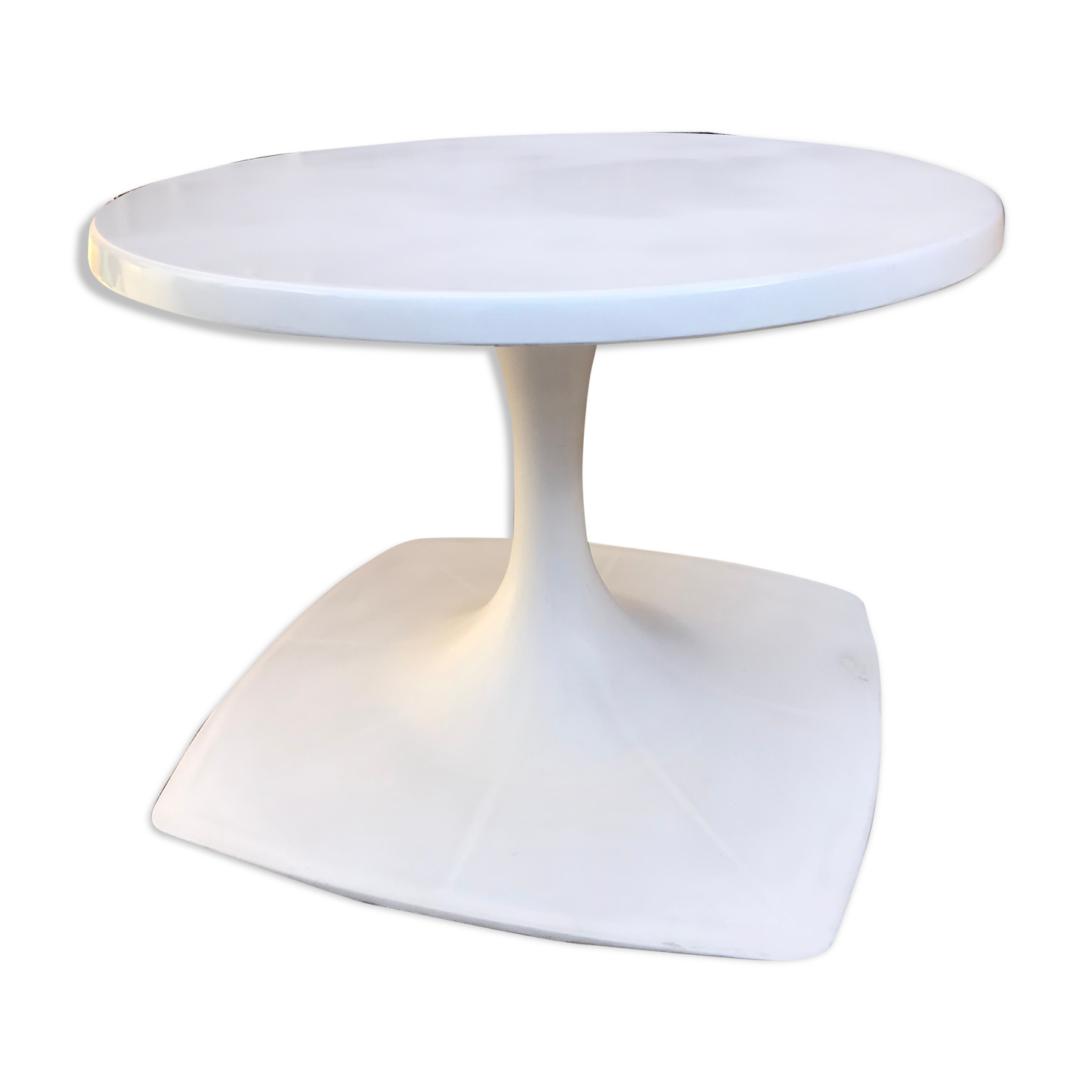 Stamp tulip coffee table