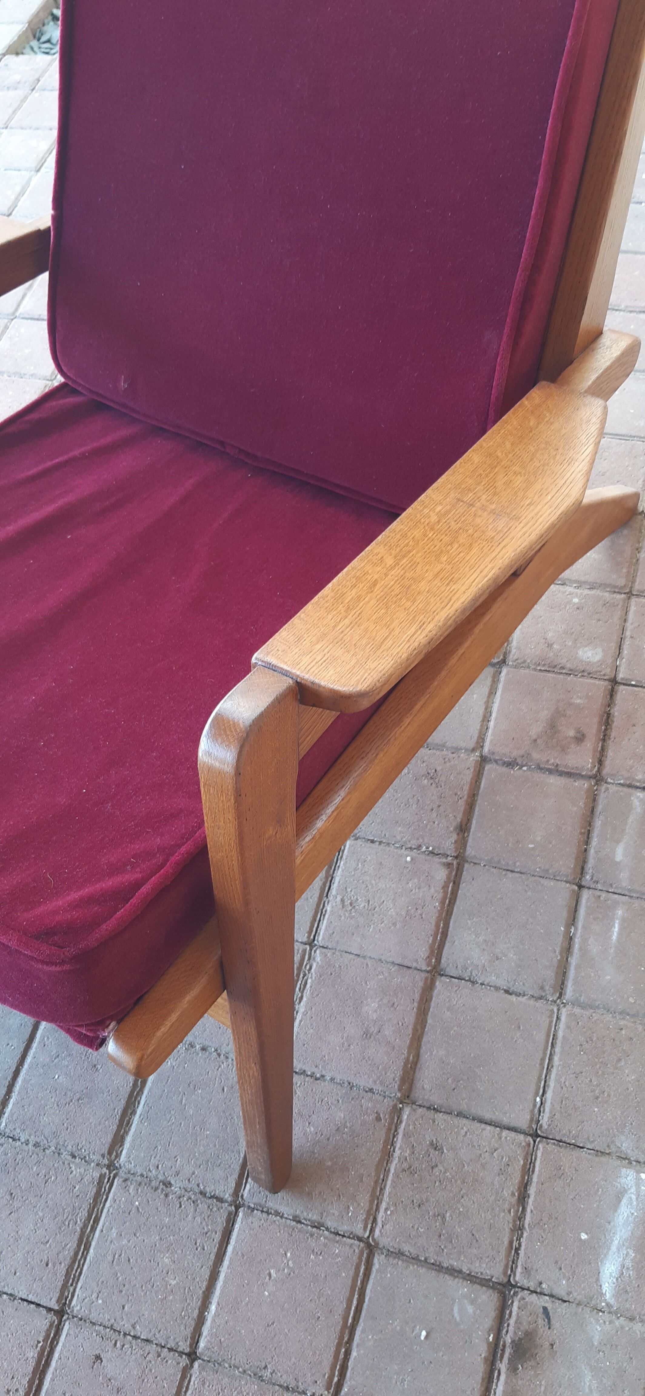 Armchair with armrests