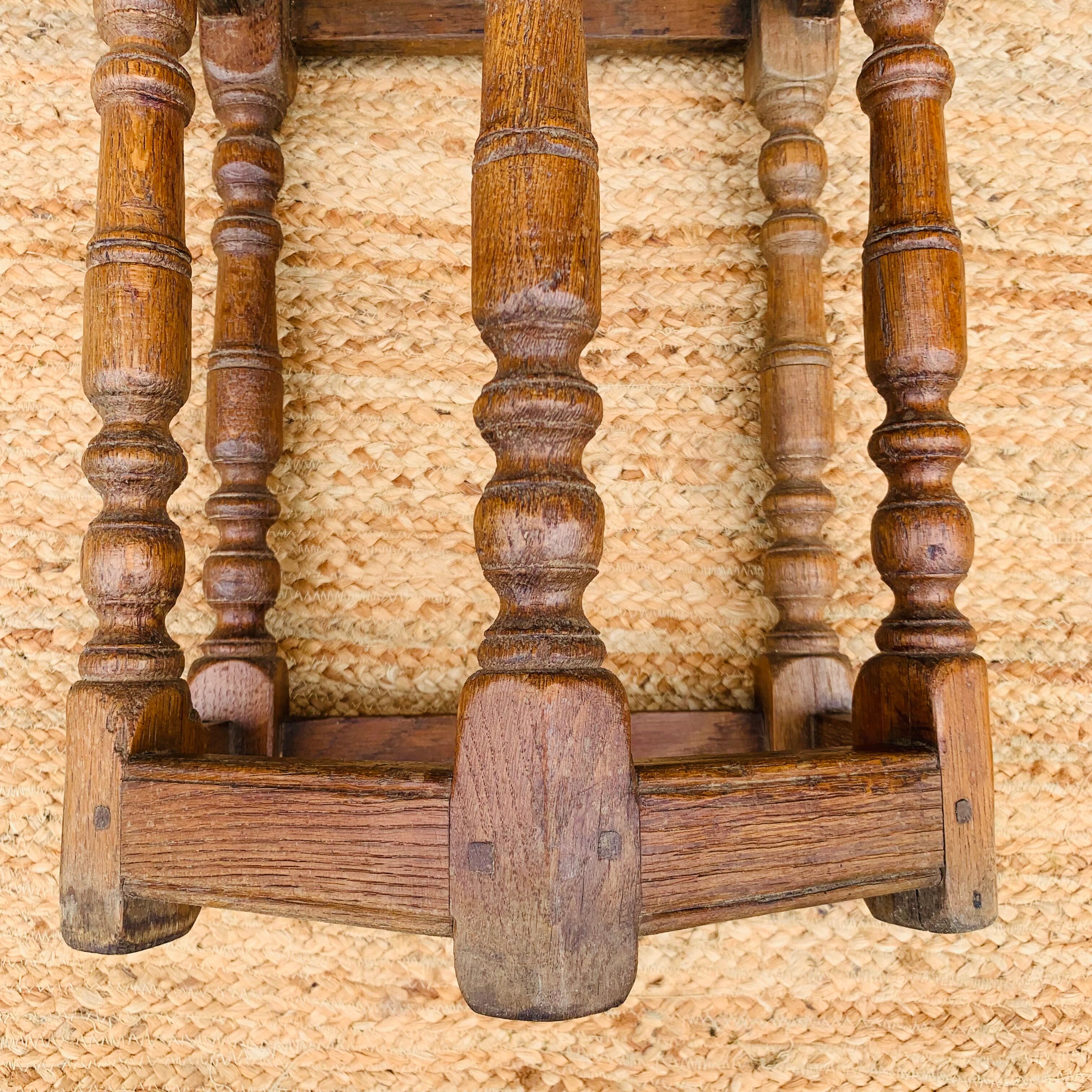 Sellette pentagonal en chêne