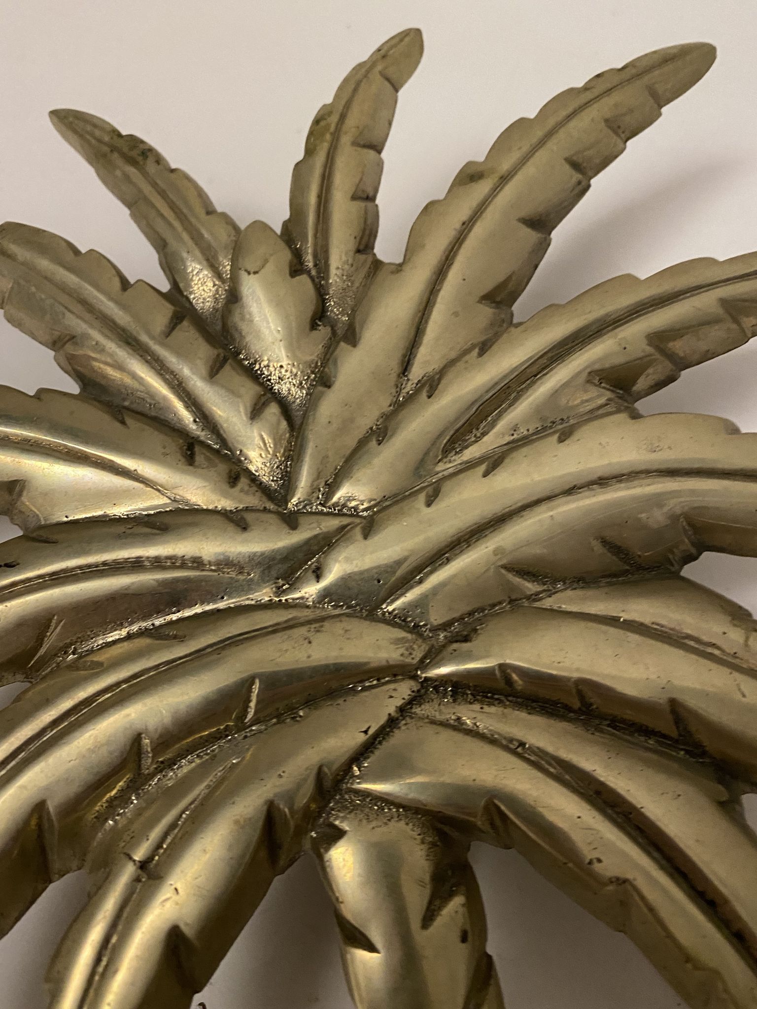 Hollywood Regency wall lamp in palm shape, in gold alloy brass type, from the 60s 70s.