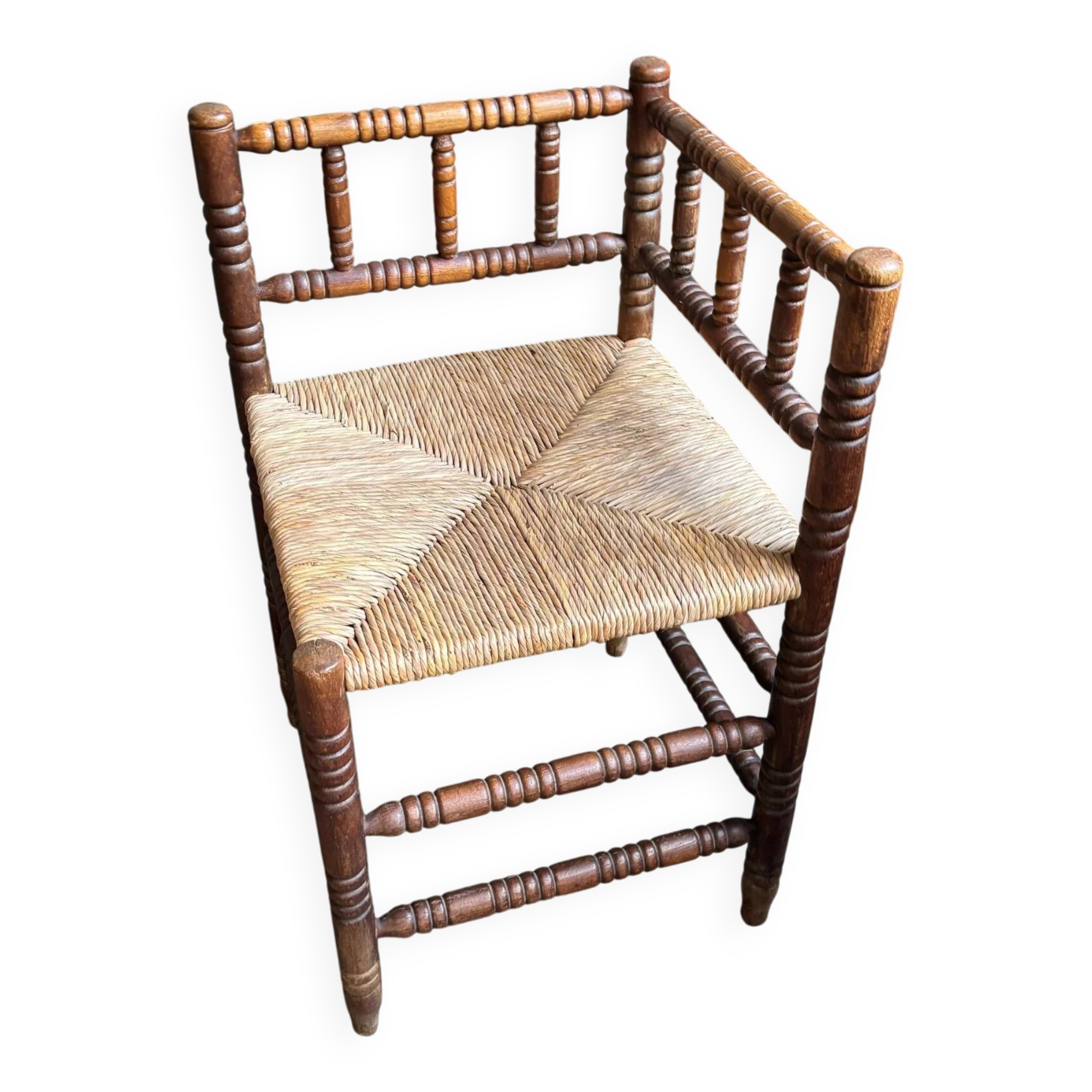 Corner chair in turned wood and straw