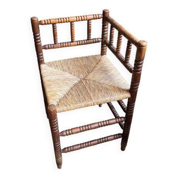 Corner chair in turned wood and straw