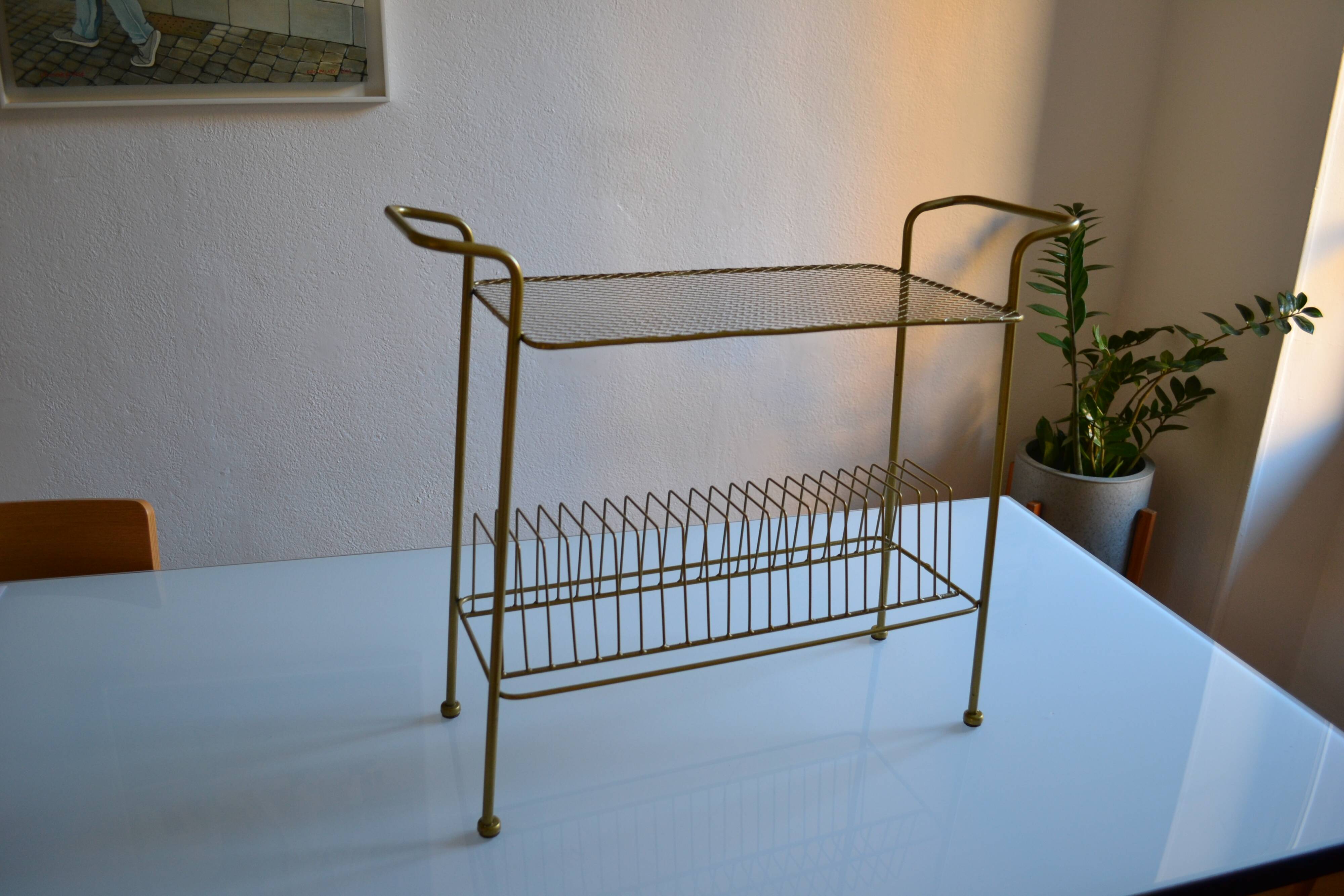 Vintage end table / coffee table & magazine rack