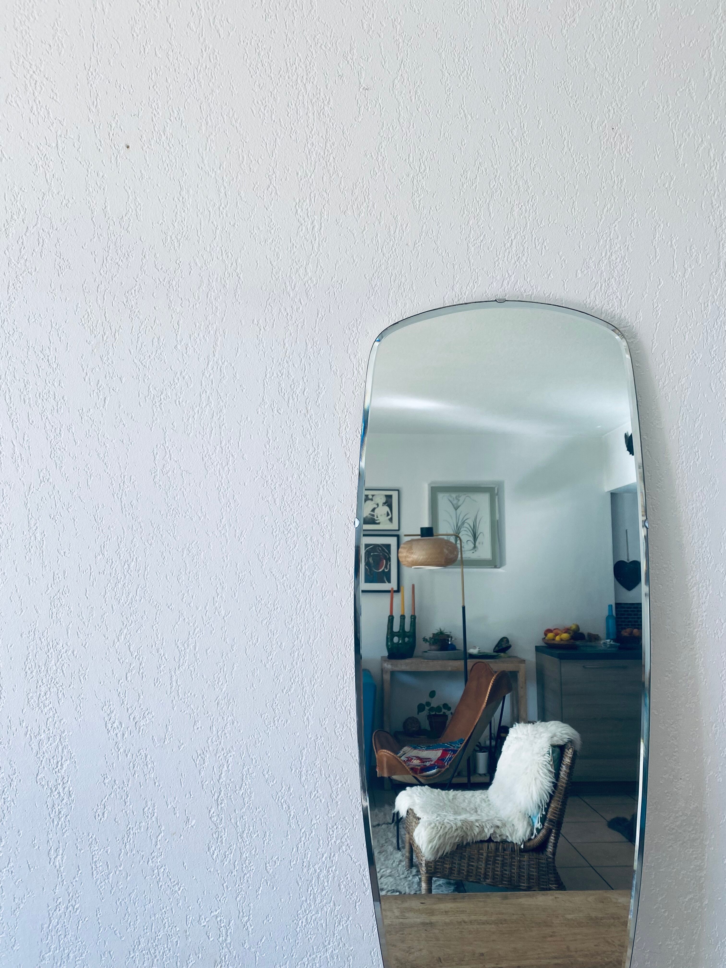 Mirror beveled retro shape