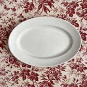 Plat ovale blanc en terre de fer Creil et Montereau fin XIXe