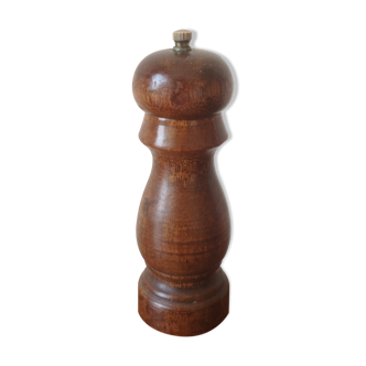 Wooden pepper pot