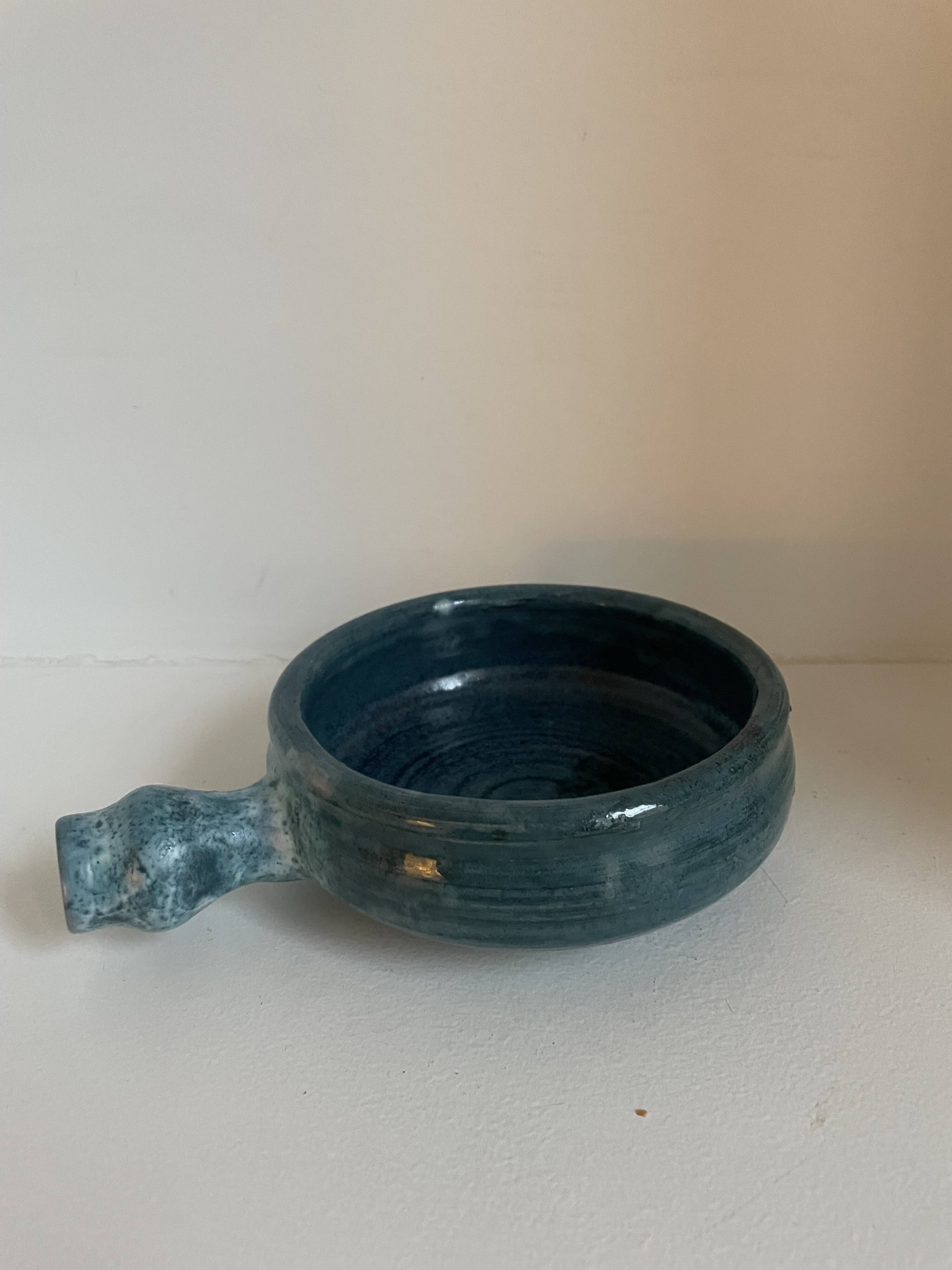 set of 13 decorative items