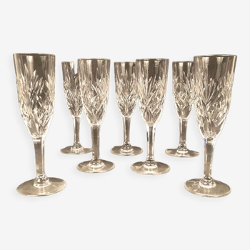 Série de sept flûtes à champagne, Cristal Saint-louis modèle Chantilly