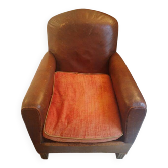 Fauteuil vintage en cuir marron et coussin orange