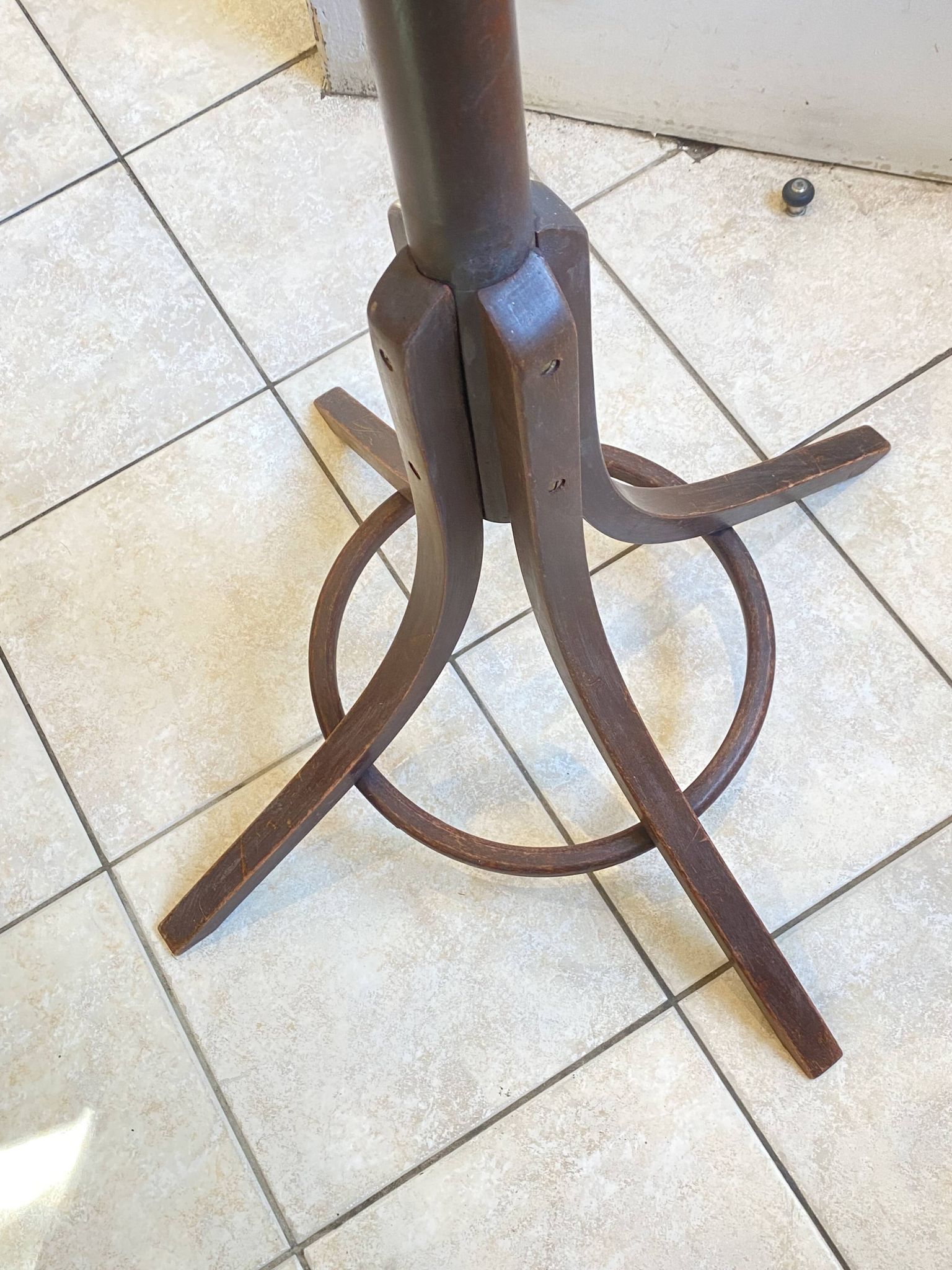 Parrot coat rack, swivel, bistro style 1960