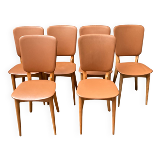 Six chaises en plastic marron et bois vintage