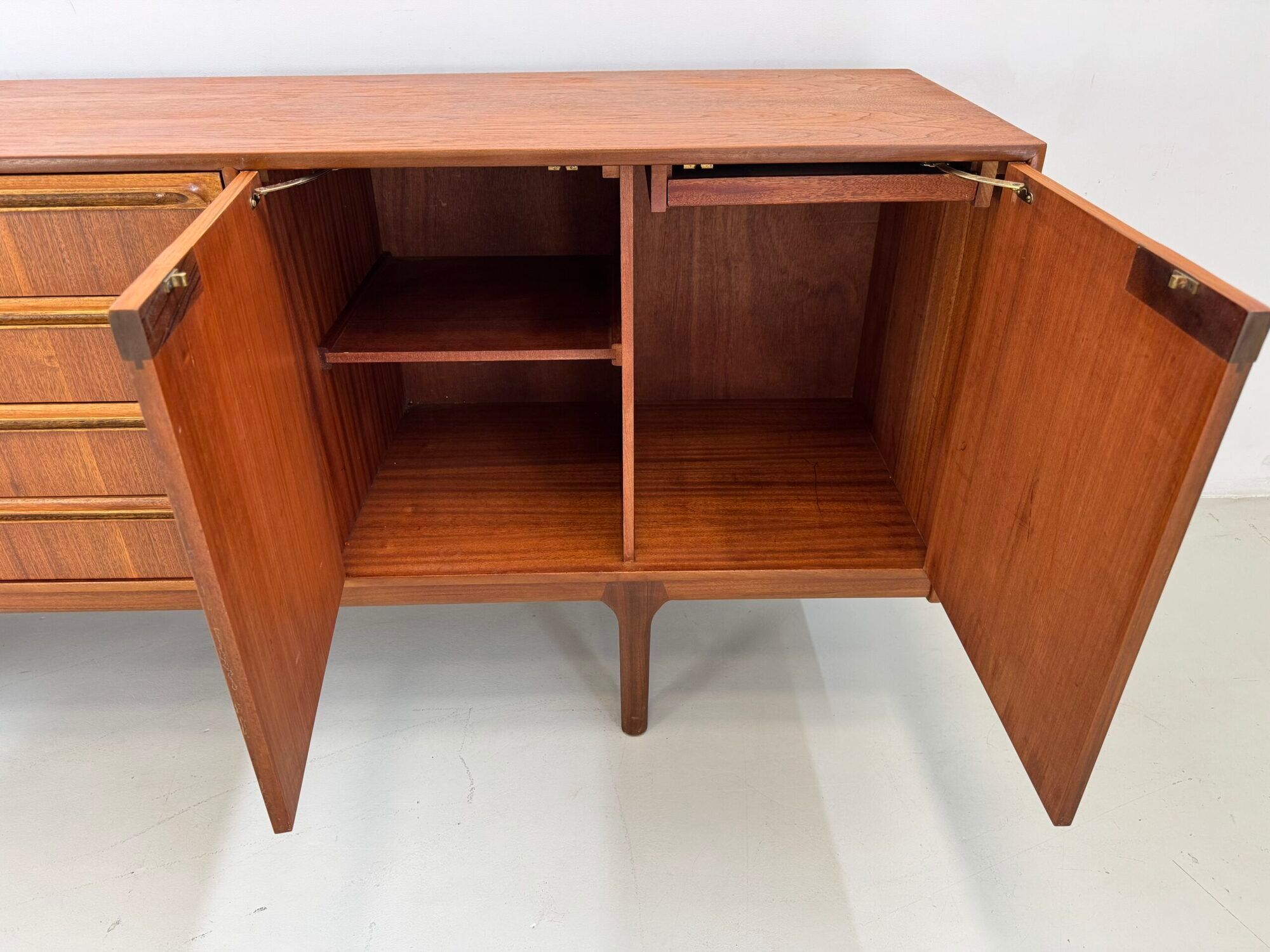 Vintage sideboard McIntosh model "Dunbar"