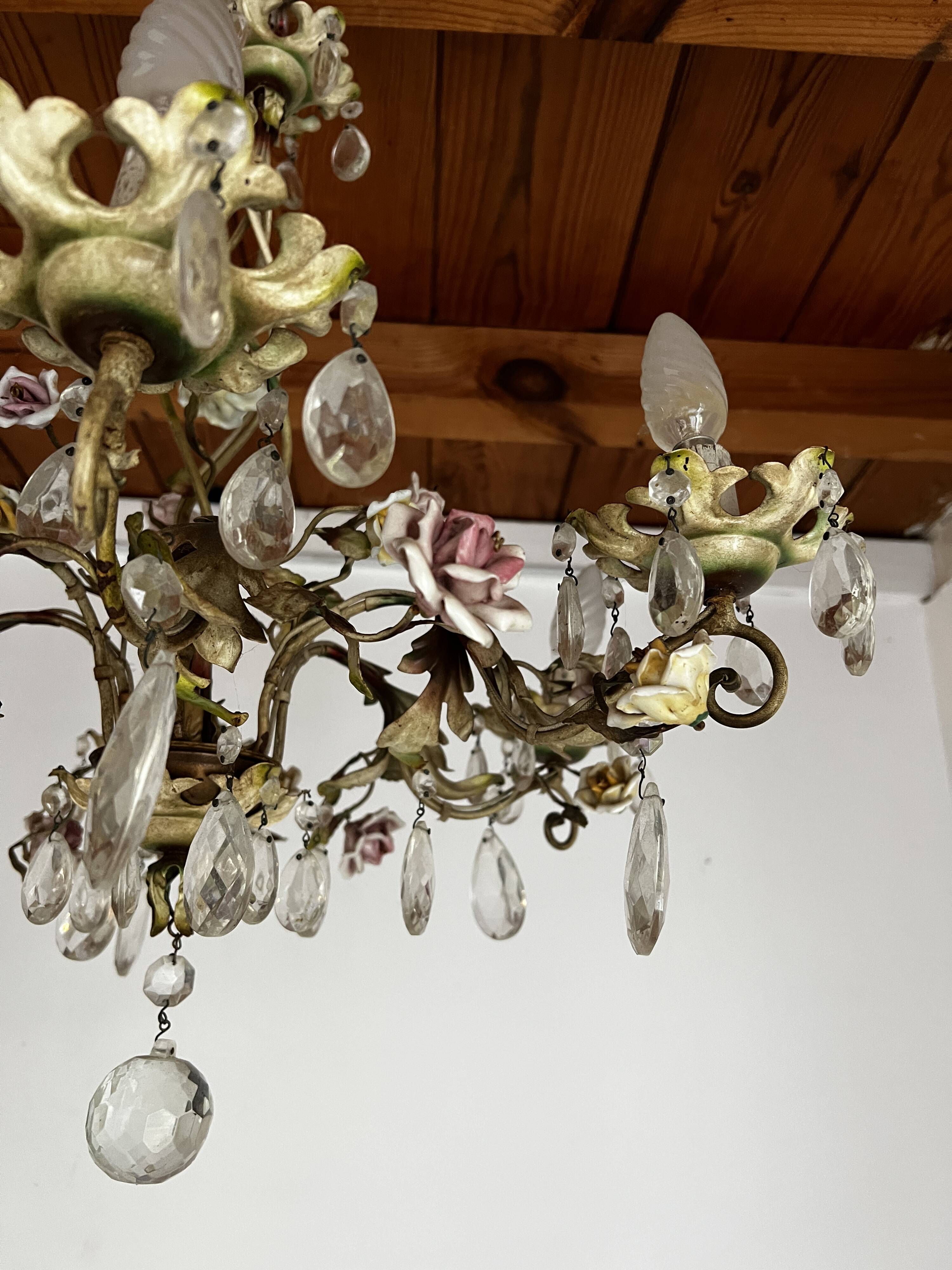 Chandelier with a floral porcelain decoration and pendants