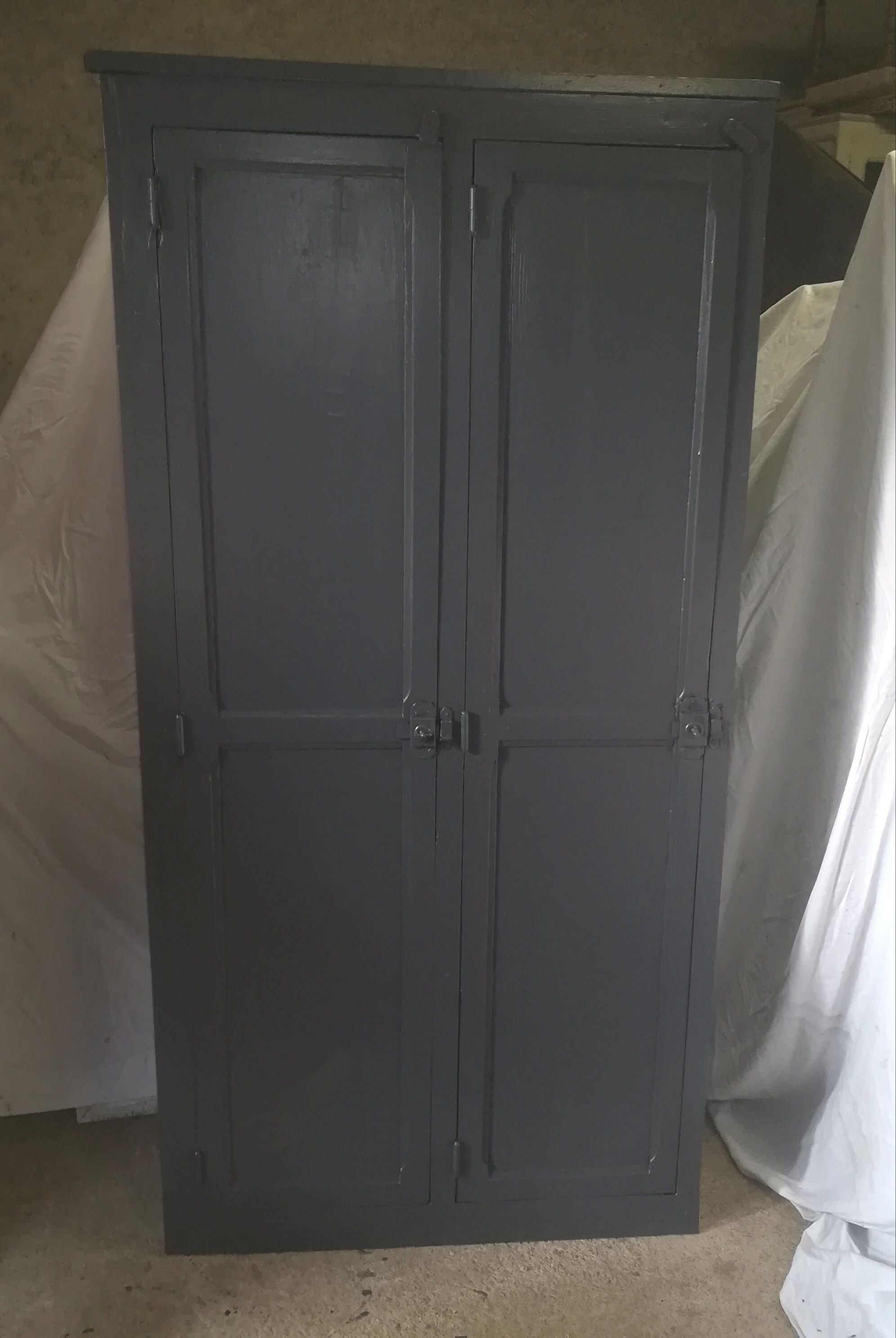 Cabinet former locker room workshop