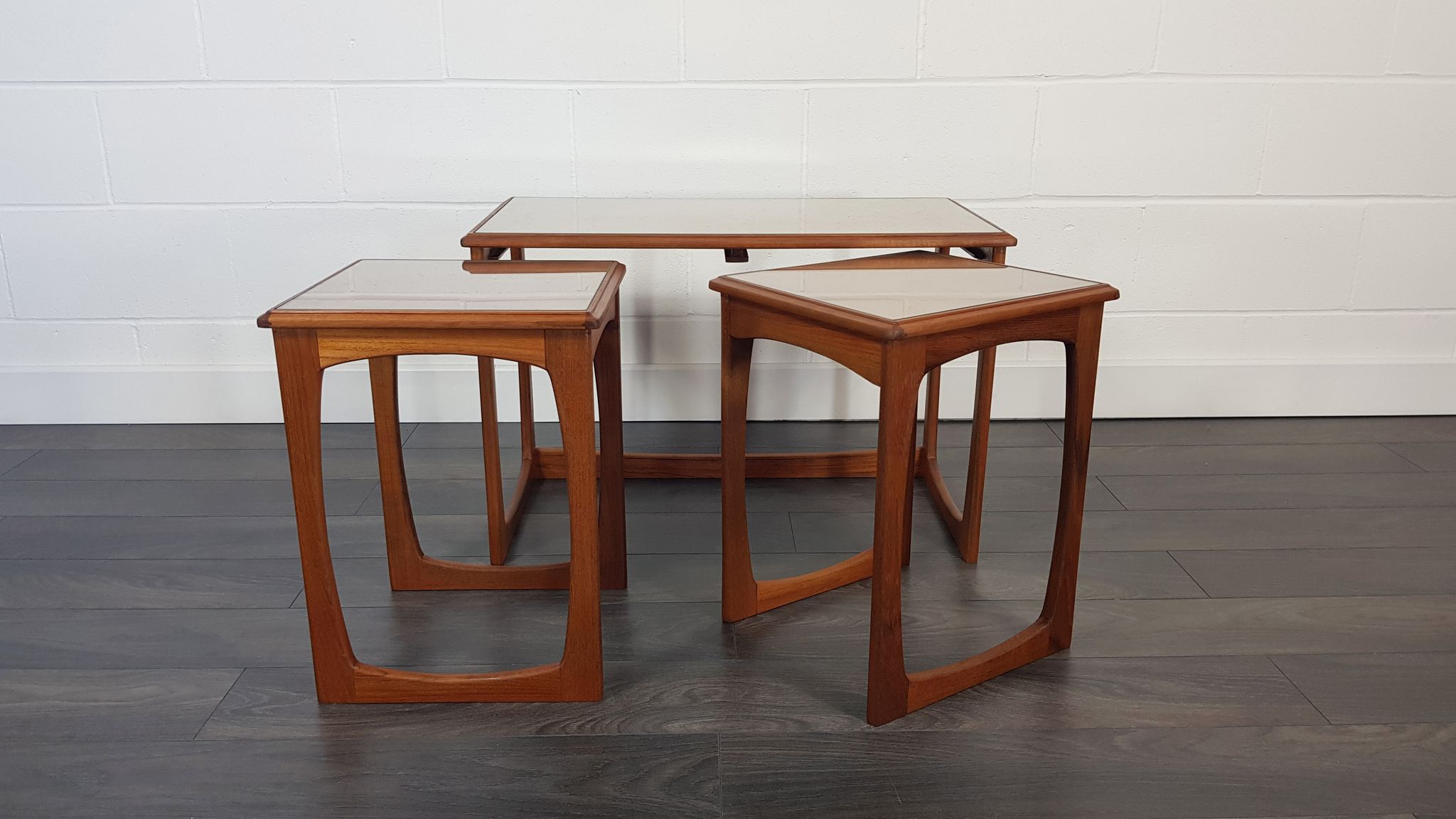 Tables gigognes des années 1960