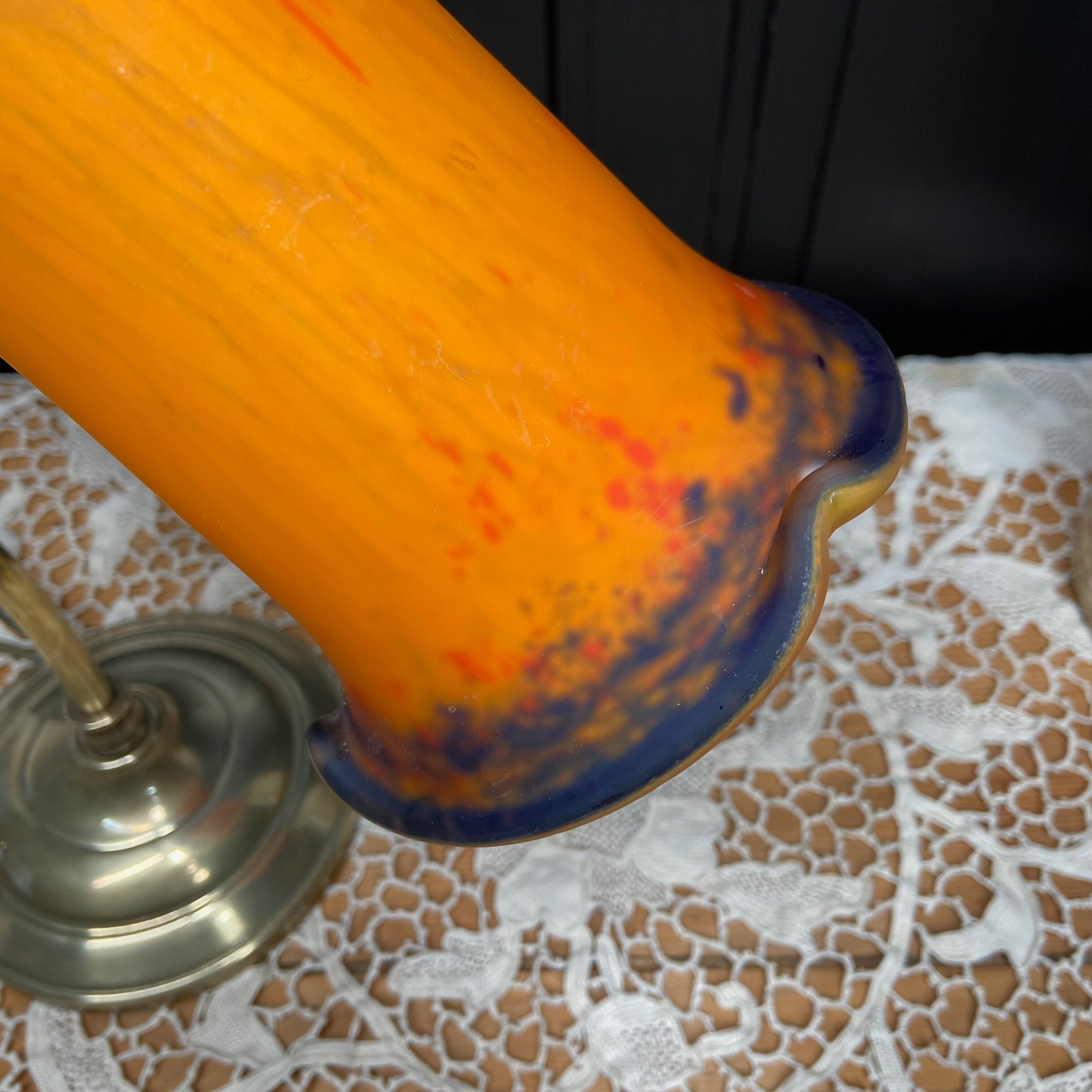 Lampe laiton et pâte de verre art déco