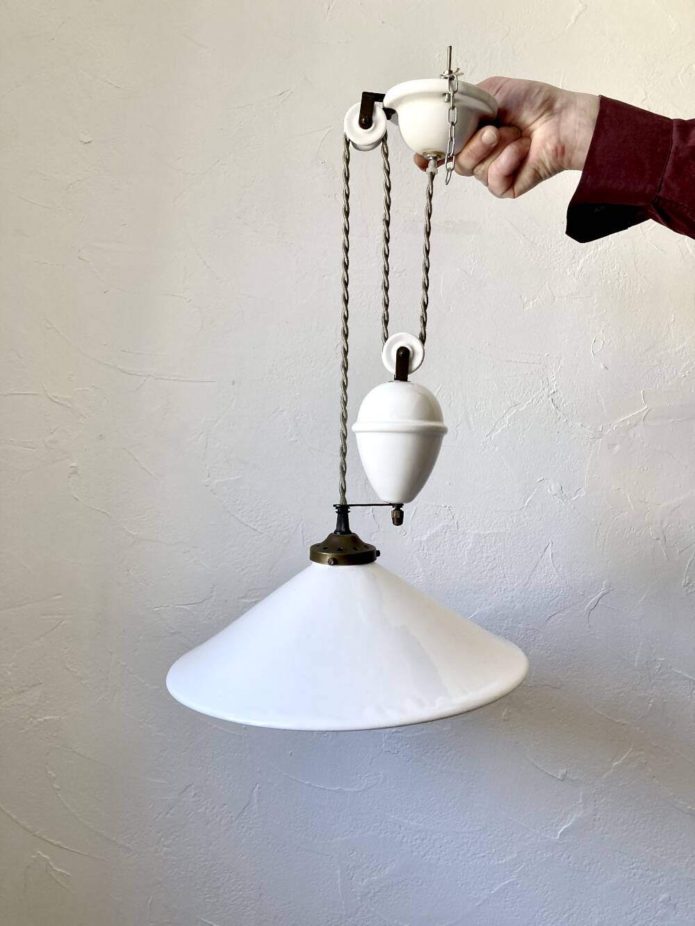 Suspension rises and falls in white glazed ceramic by The French House.